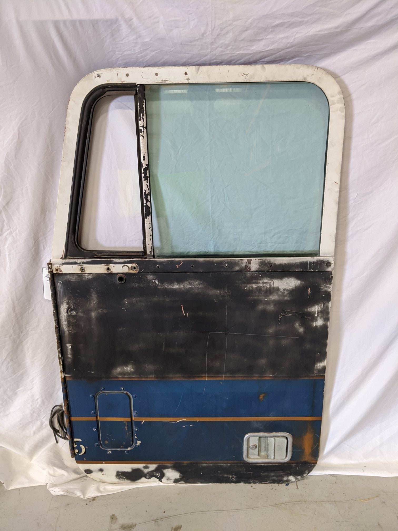 Used Freightliner FLD Classic LH Door Shell w/ Lower Air Vent (10028457951548)