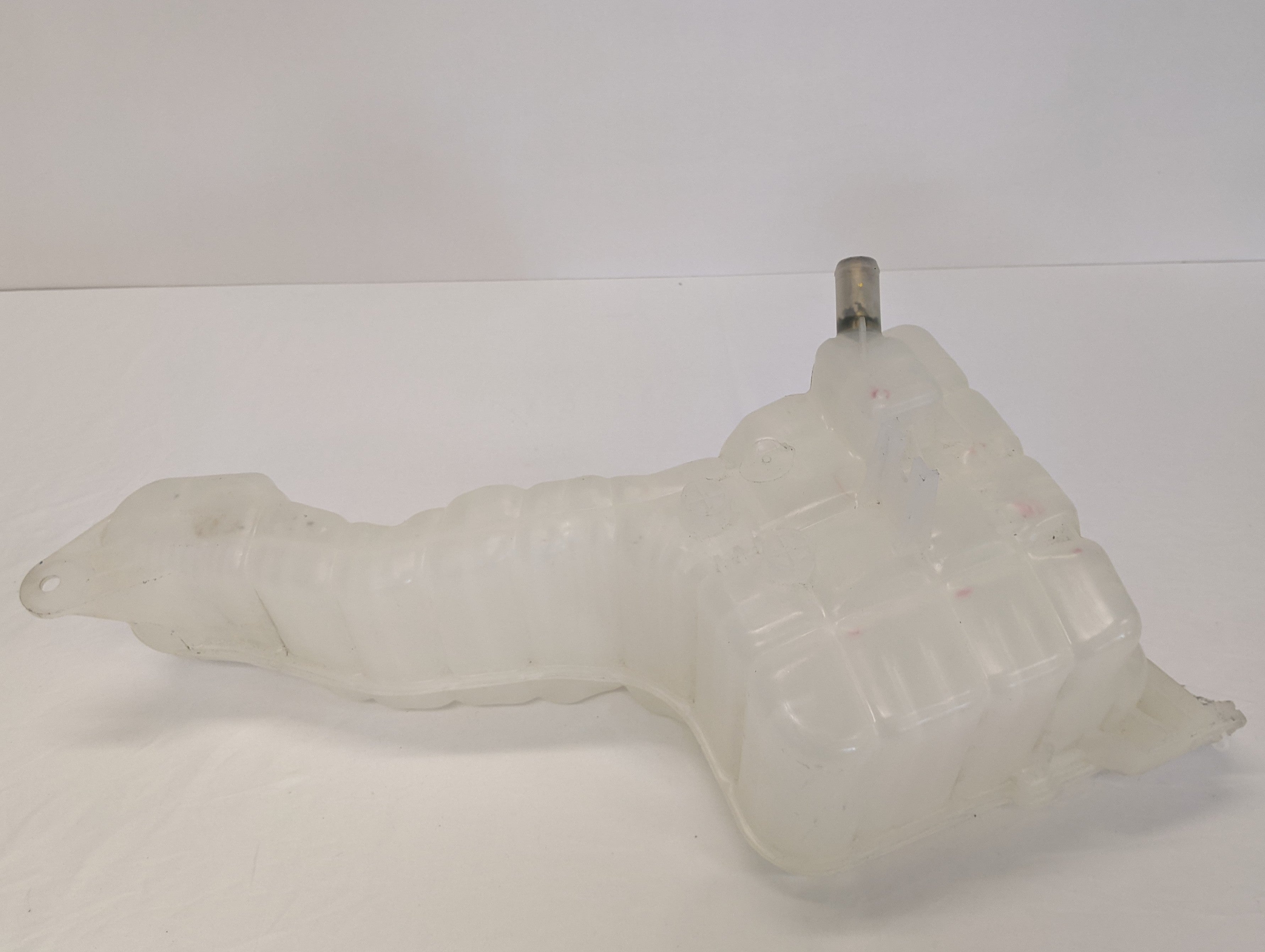 Used Freightliner M2 2.4 Gal. Plastic Surge Tank - P/N A05-28531-000 (10097193877820)