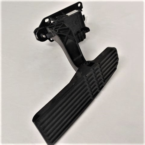 Damaged Freightliner Accelerator/Throttle Pedal - A01-33821-001 (9607088210236)