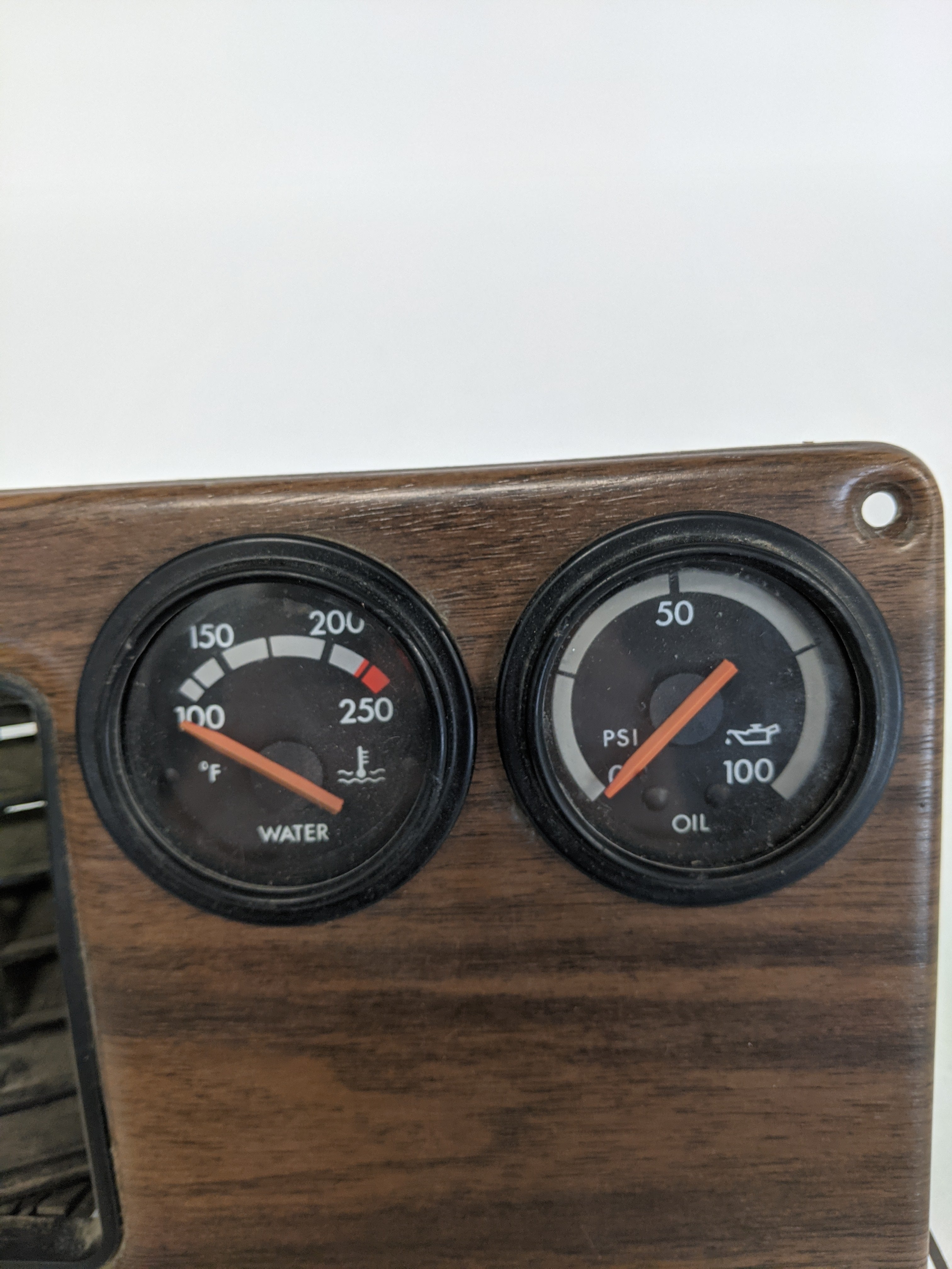 Used Freightliner FLD WG Dash Panel w/ 2 Black Gauges & Vent - P/N 22-32029-001 (9987464954172)