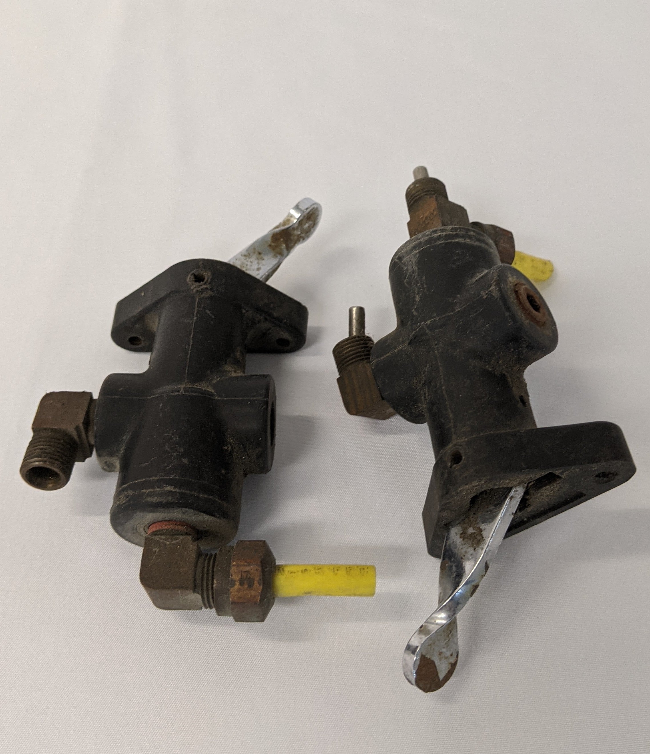 *Lot Of 2* Used Freightliner FLD Air Control Flipper Valve - P/N MID N13440DL (10029497483580)