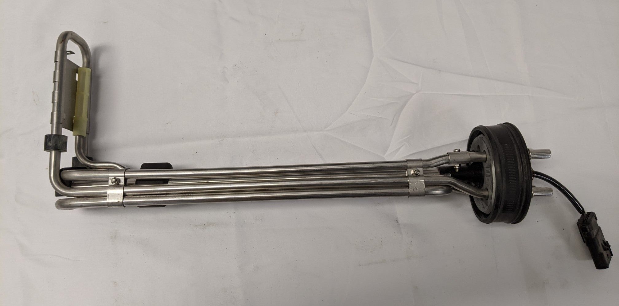 Cummins 6 Gallon DEF Tank & Header - P/N 04-30774-001, 04-30382-000