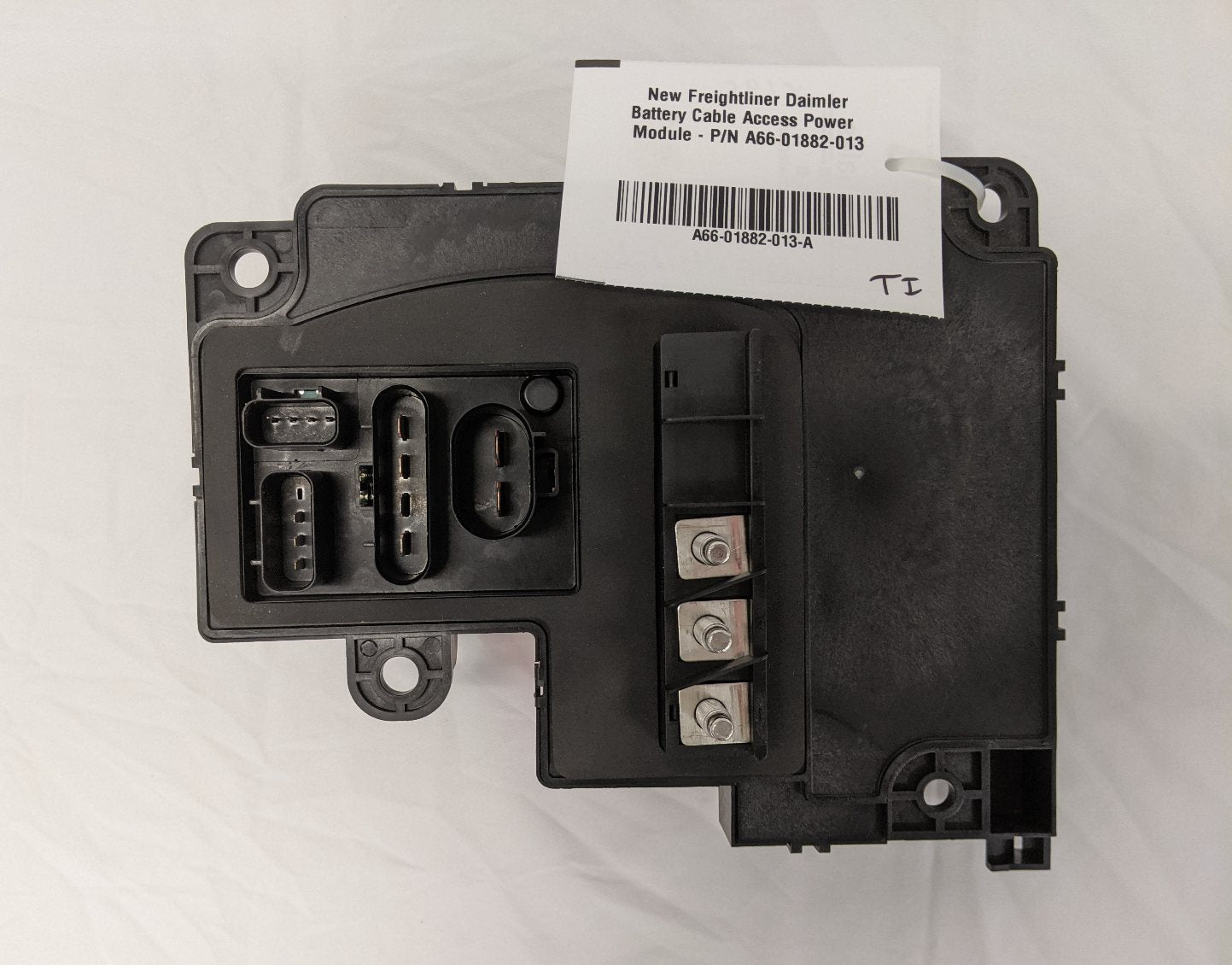 New Freightliner Daimler Battery Cable Access Power Module - P/N A66-01882-013 (10168423973180)