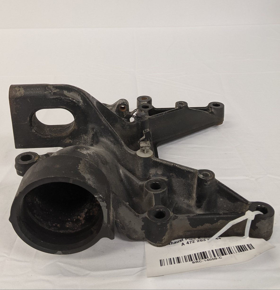 Used Detroit DD15 Engine Exhaust Pipe Bracket - P/N: A 472 203 02 44 (10049066598716)