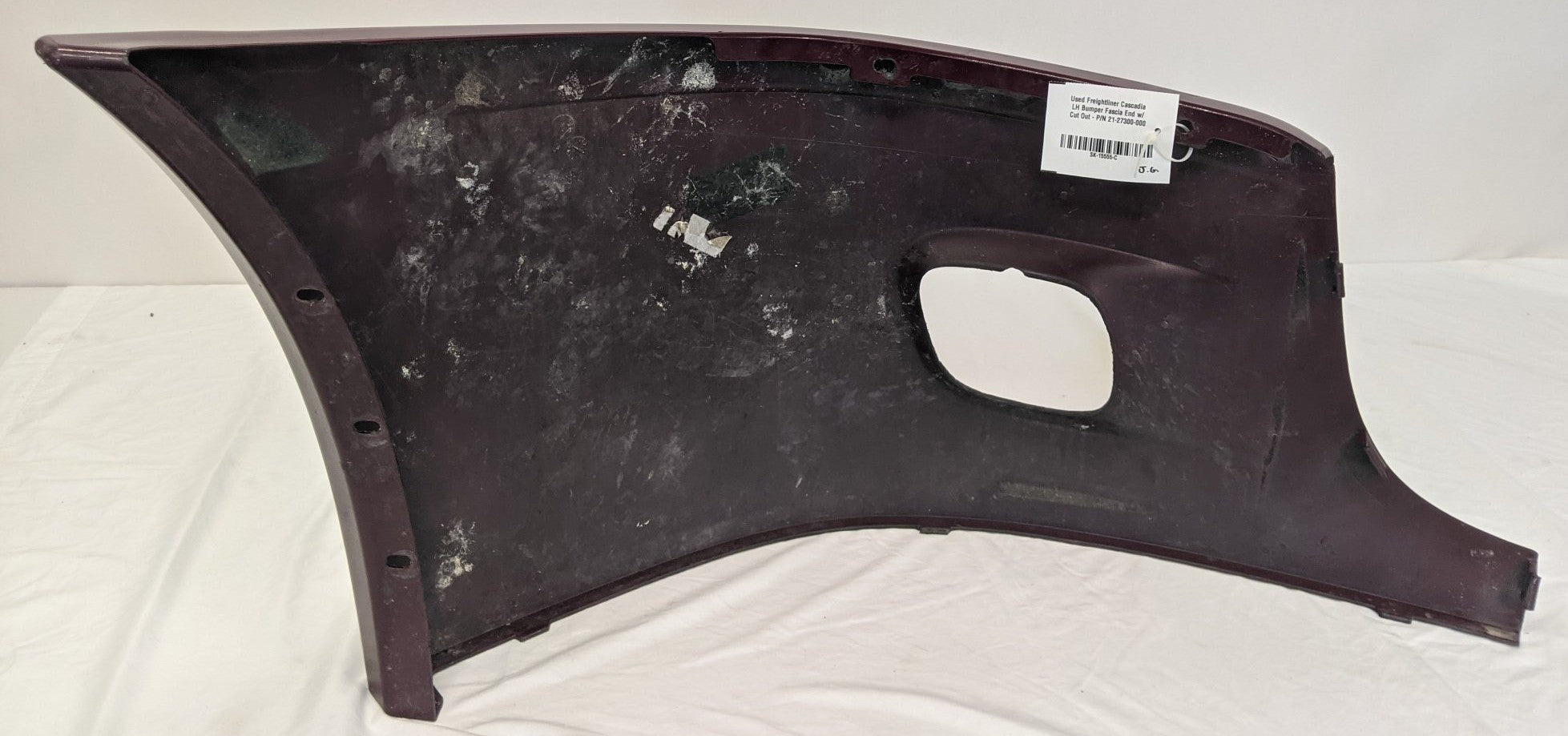 21-27300-000 - Freightliner Cascadia LH Bumper Fascia End (used)