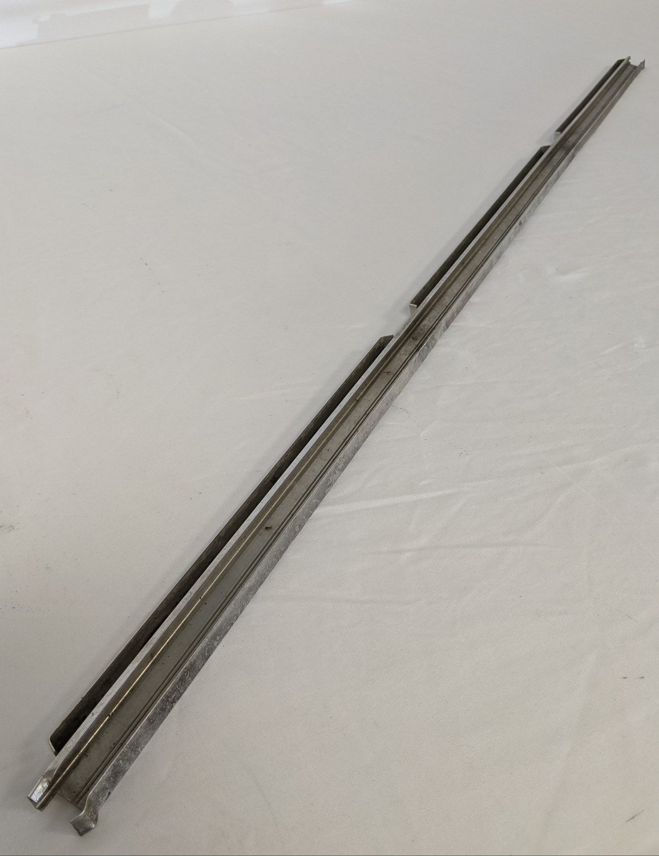 *Scratched* Freightliner FLD Classic 'Old Style' Grille Bar- P/N 18-21483-001 (10008081203516)