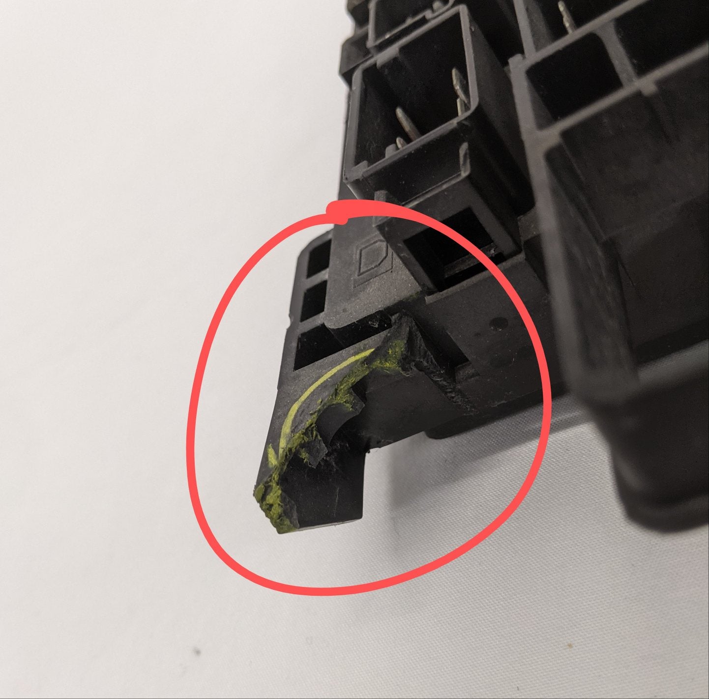 Damaged Freightliner Columbia FLX PDM Main Power Module- P/N A06-40943-000 (10020595728700)