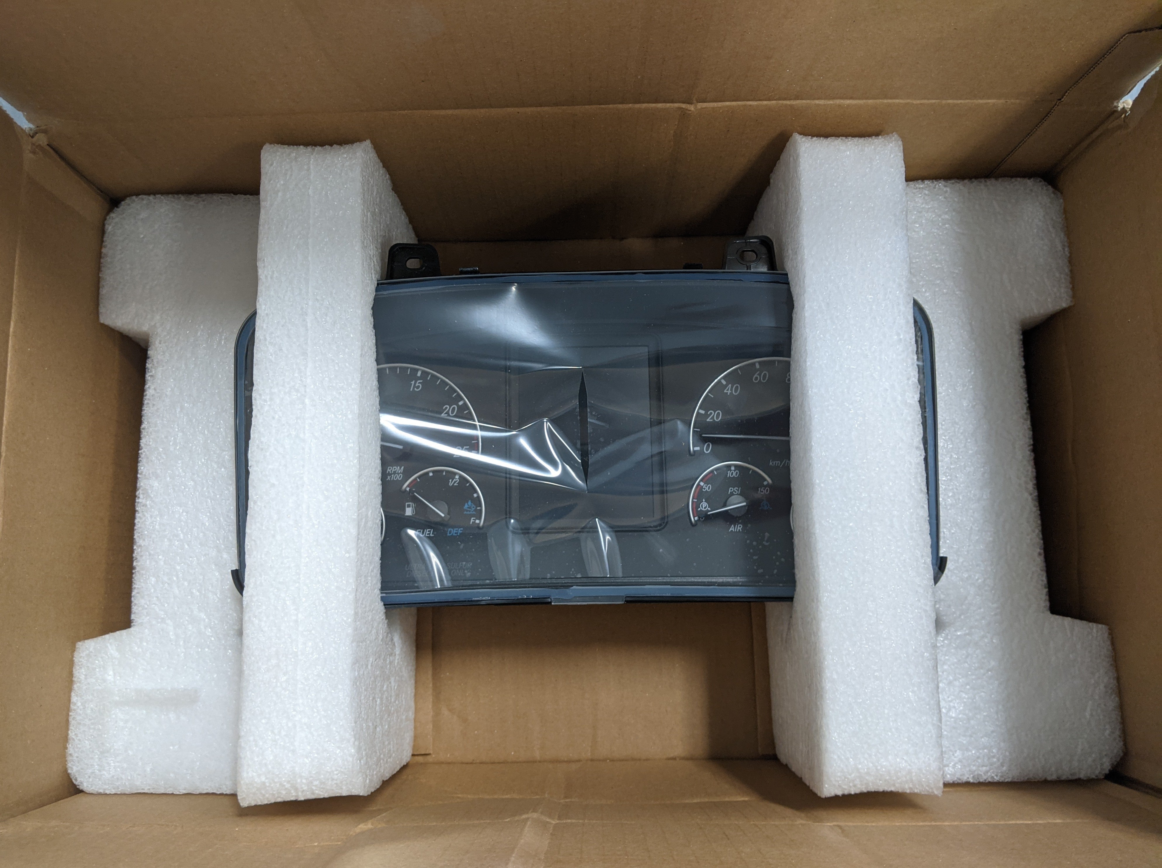 DTNA NAFTA km/hr Speedometer & Tach Instrument Cluster -P/N A22-79417-110 (9981903634748)