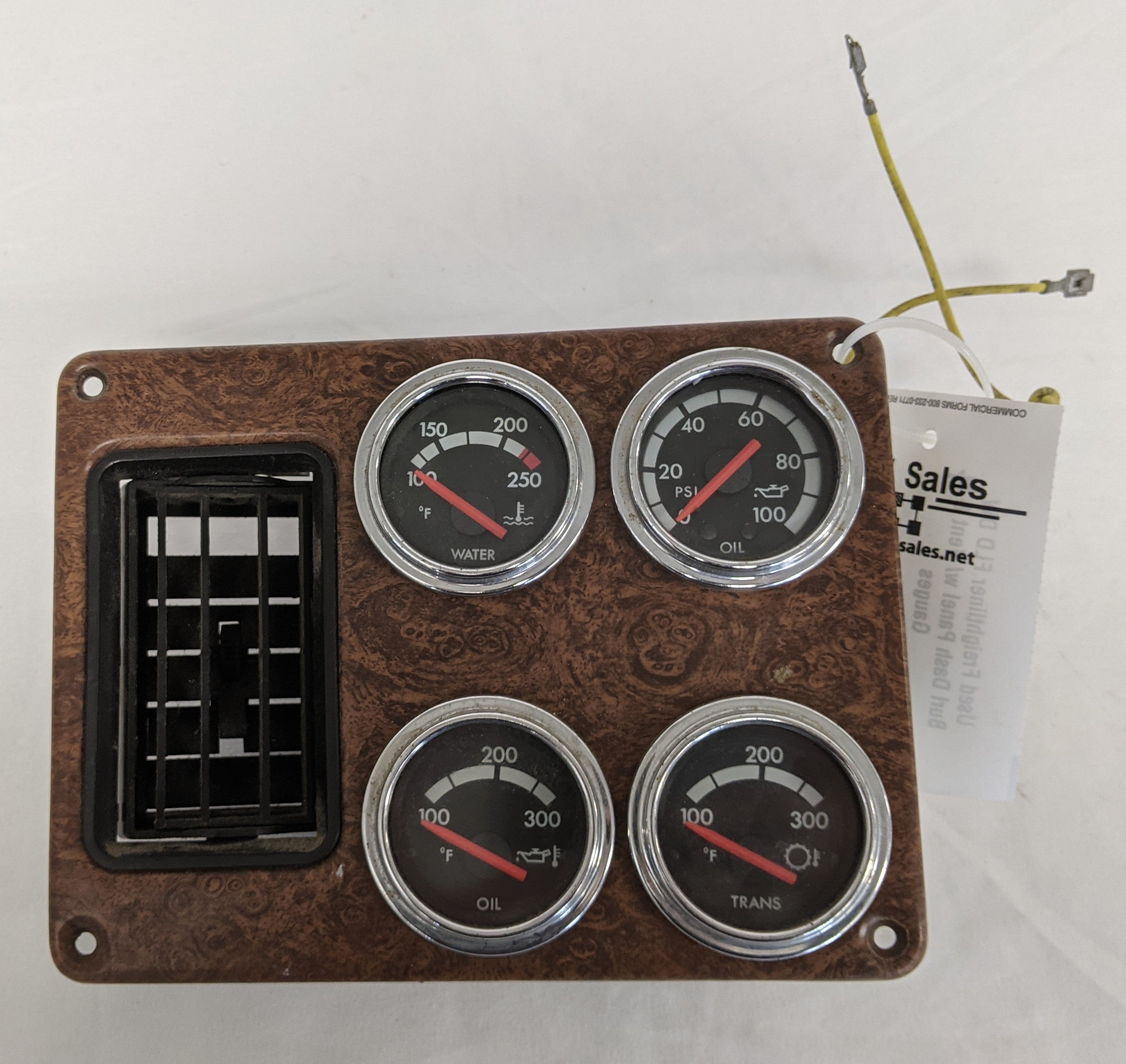 Used Freightliner FLD DW Burl Dash Panel w/ Vent & 4 Gauges - P/N A22-51858-001 (9987593470268)