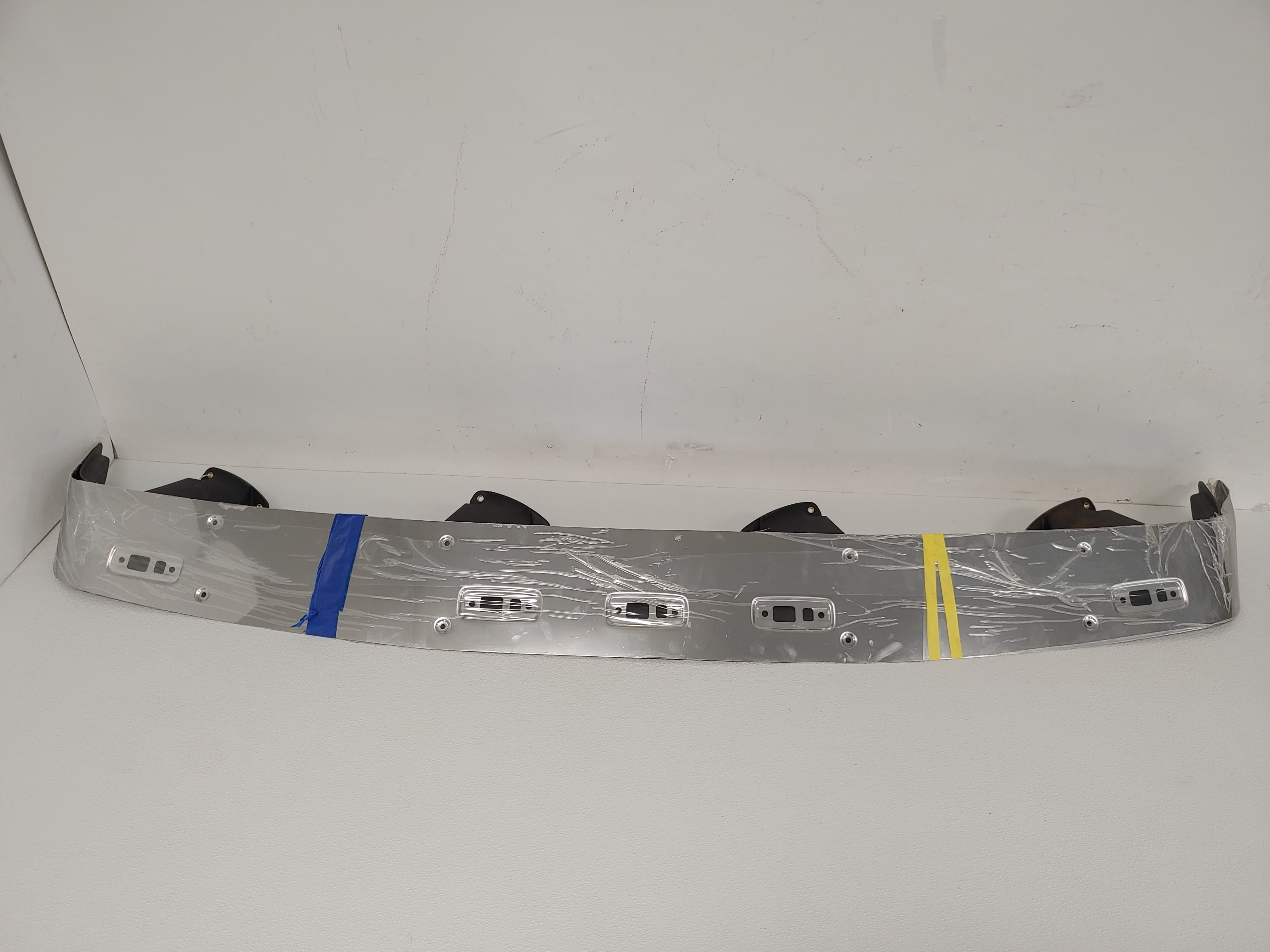 Damaged Freightliner 43N SST Sleeper Sun Visor & Mount - P/N A22-75589-001 (8307223855420)