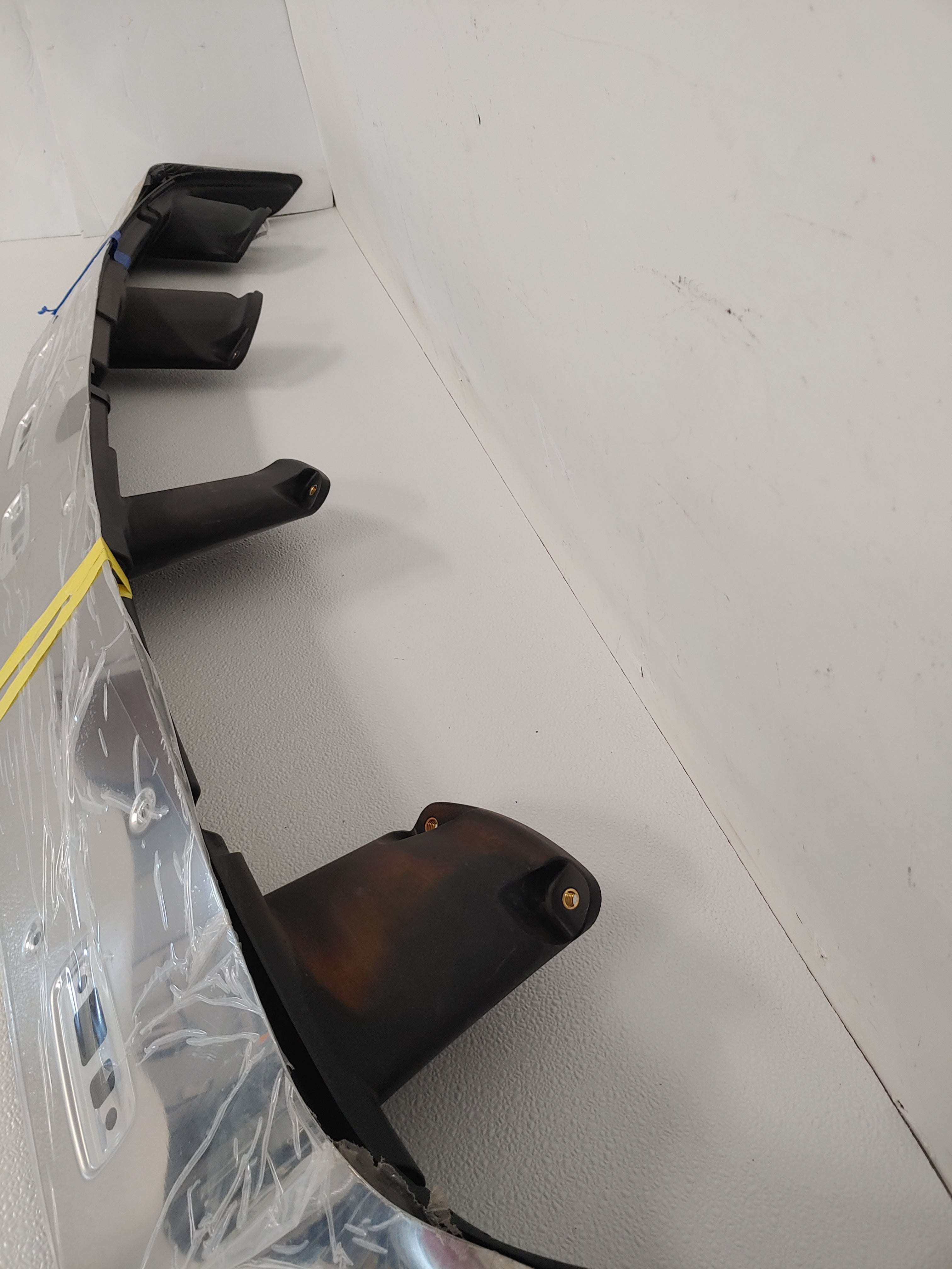 Damaged Freightliner 43N SST Sleeper Sun Visor & Mount - P/N A22-75589-001 (8307223855420)