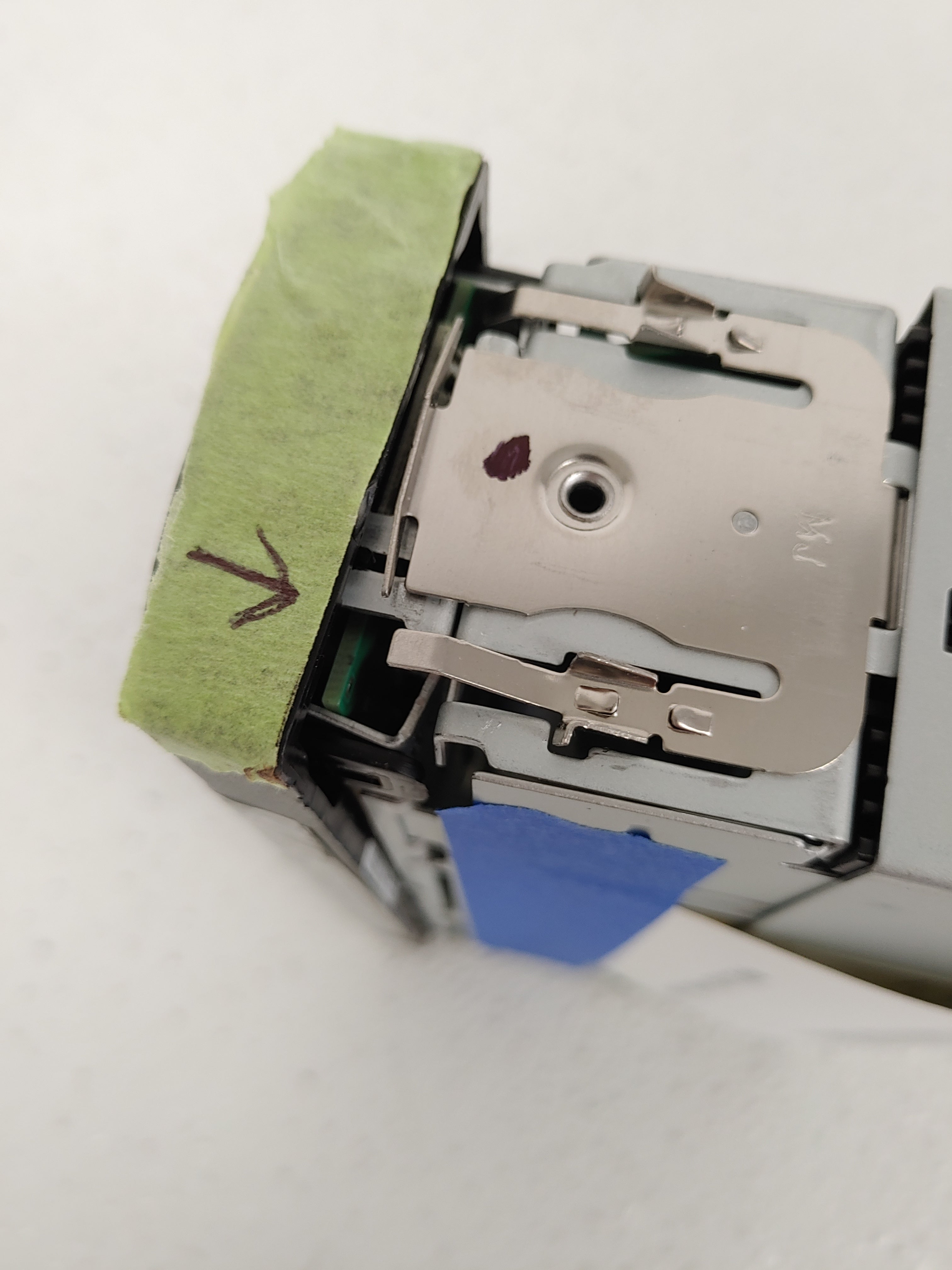 Damaged Freightliner DEA710 Radio - P/N A22-78678-000 (8755980009788)