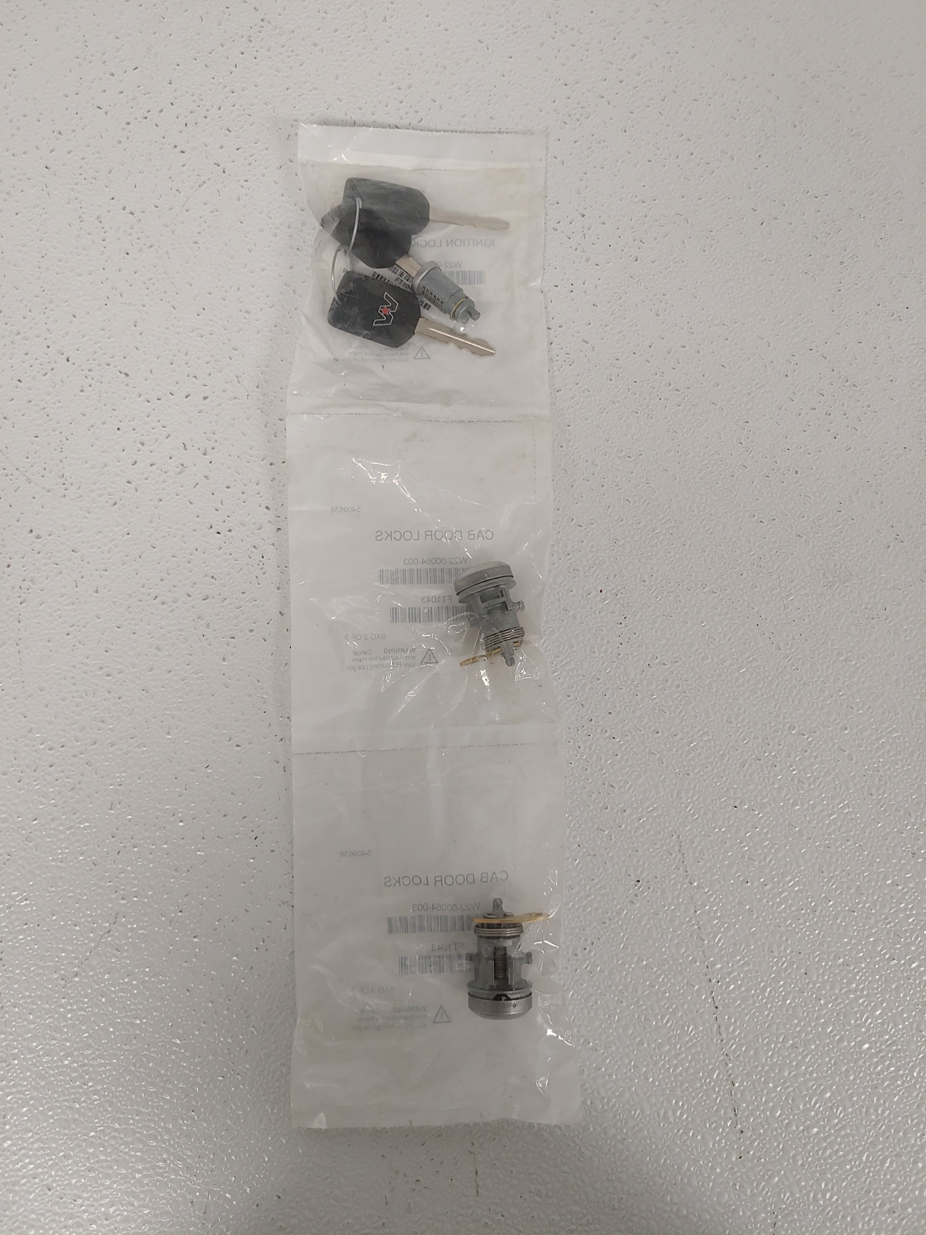 Freightliner 1001-1500 W4 Lockset w/ 3 Keys - P/N W22-00064-003 (8758728458556)