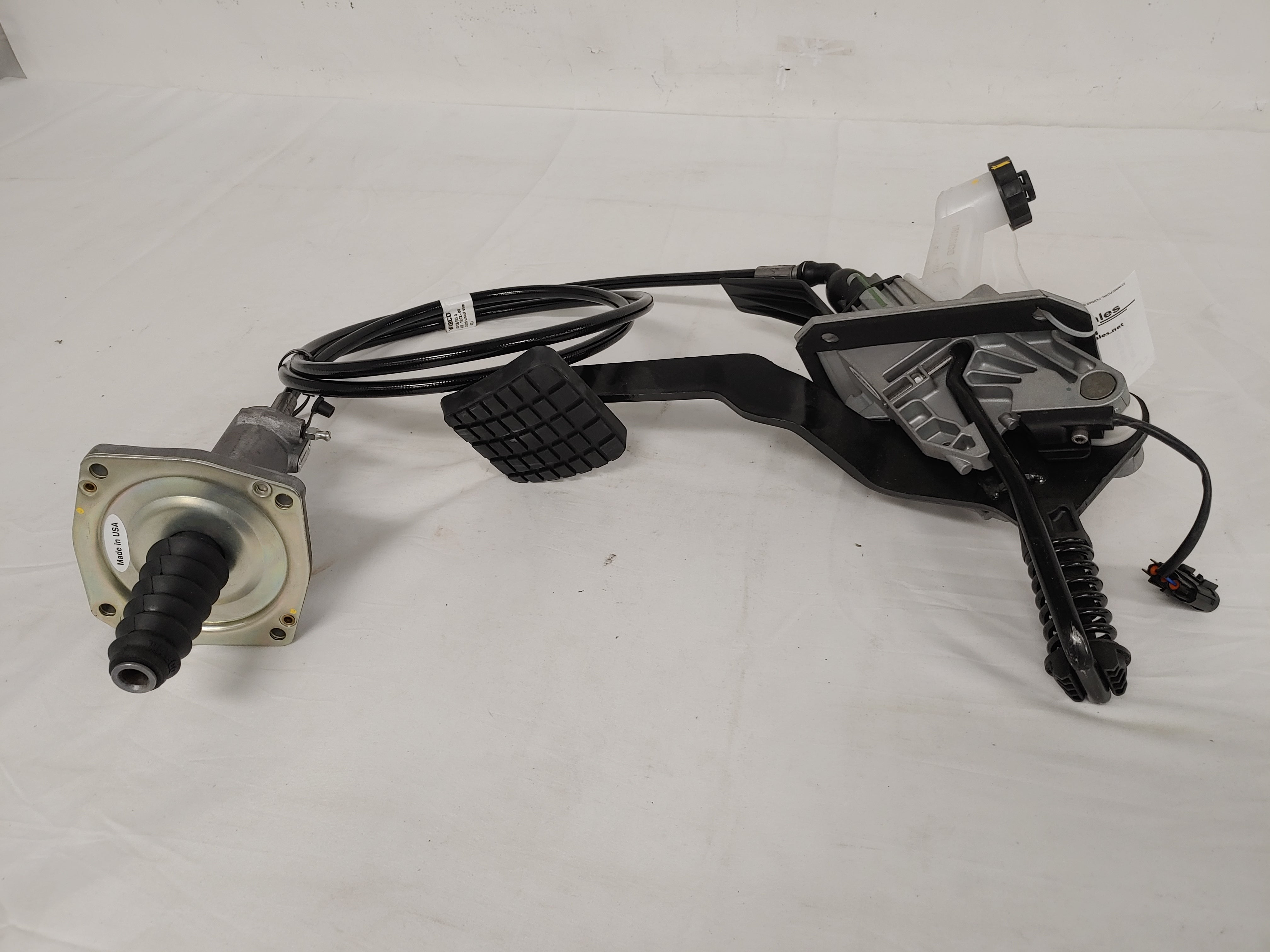 Wabco Hydraulic Clutch Pedal & Slave Cylinder Assembly - P/N A02-14022-000 (8938289987900)