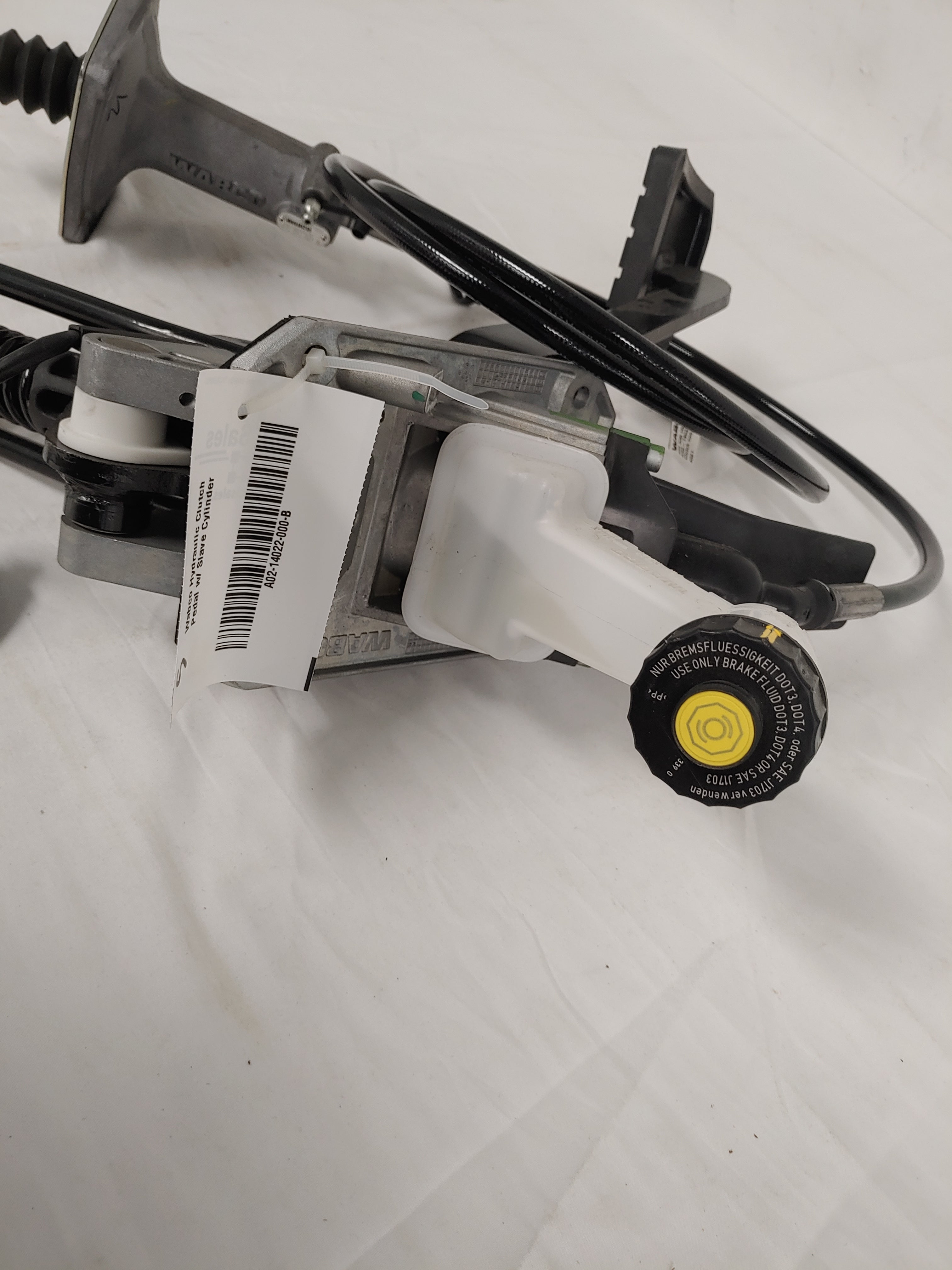 Wabco Hydraulic Clutch Pedal & Slave Cylinder Assembly - P/N A02-14022-000 (8938289987900)