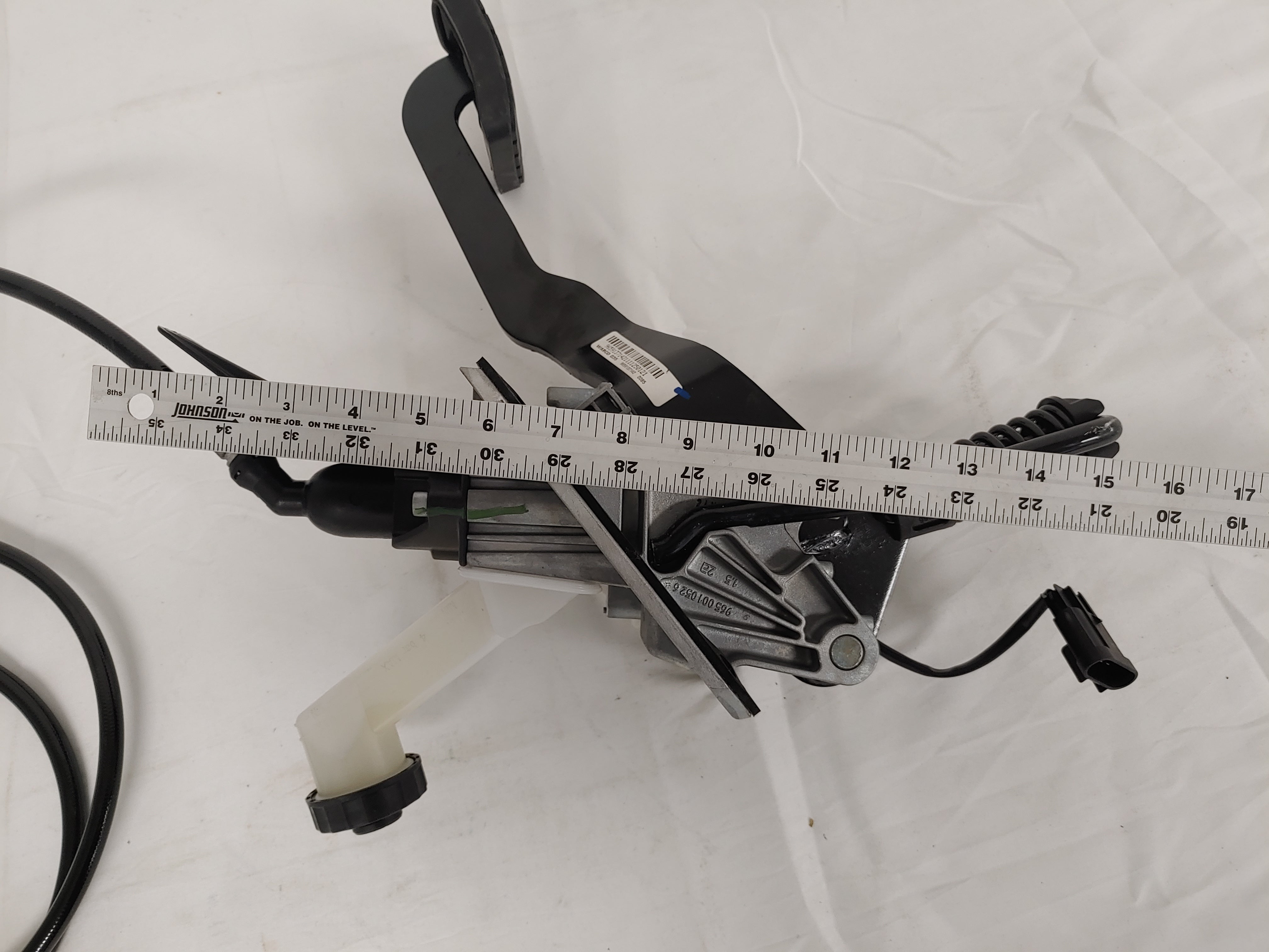 Wabco Hydraulic Clutch Pedal & Slave Cylinder Assembly - P/N A02-14022-000 (8938289987900)