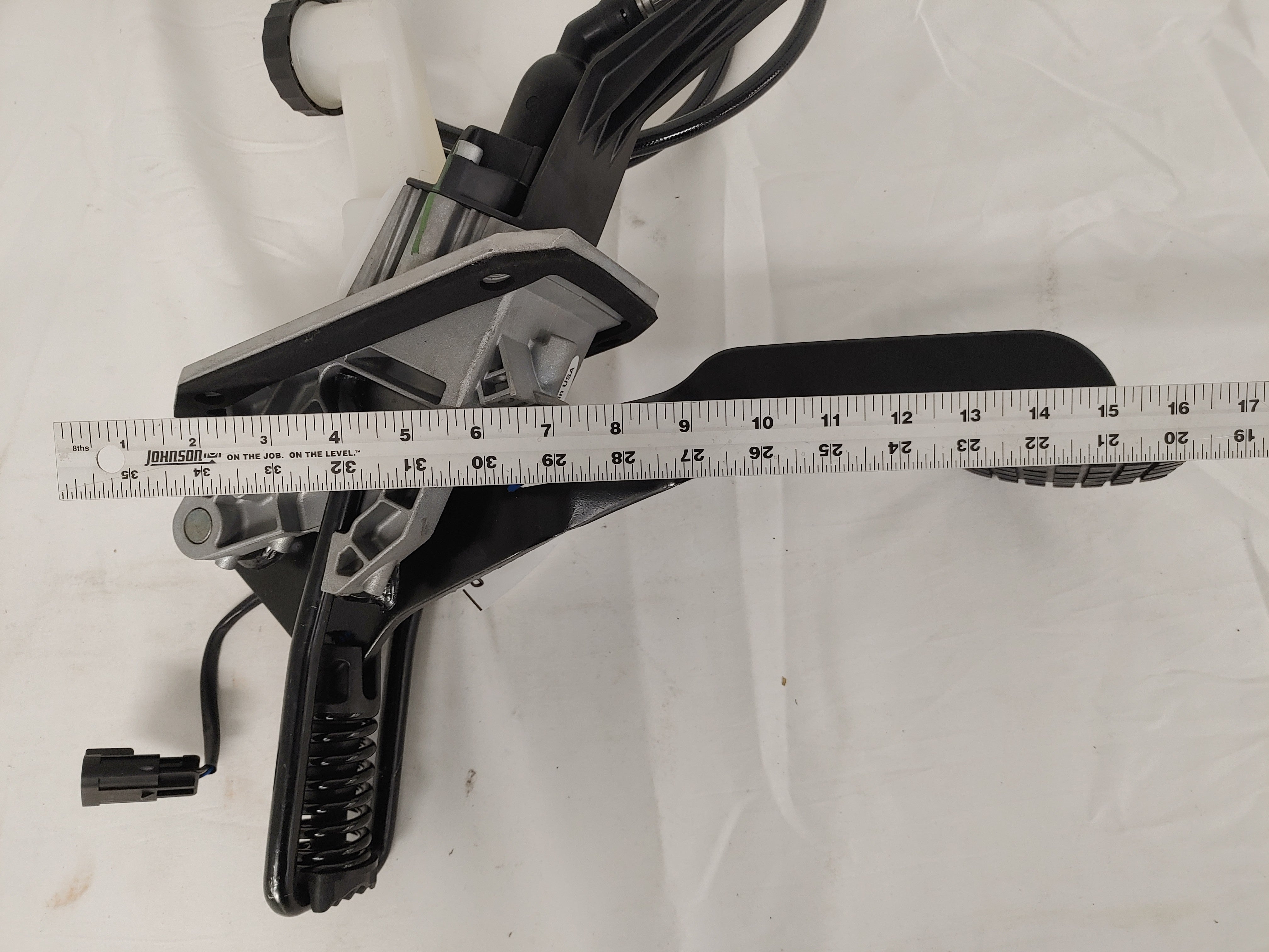 Wabco Hydraulic Clutch Pedal & Slave Cylinder Assembly - P/N A02-14022-000 (8938289987900)