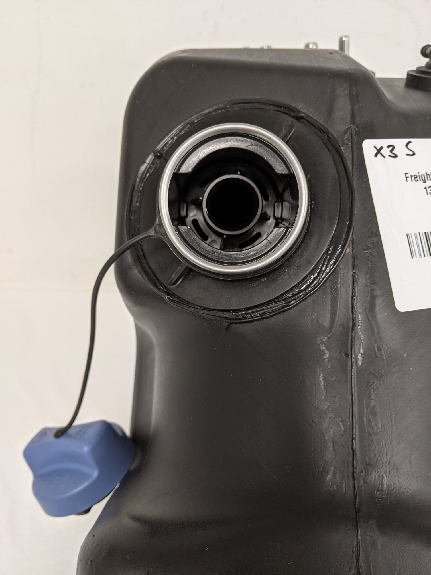 Used Freightliner Cummins DEF Tank - A04-35189-009 & Header - 04-31353-005