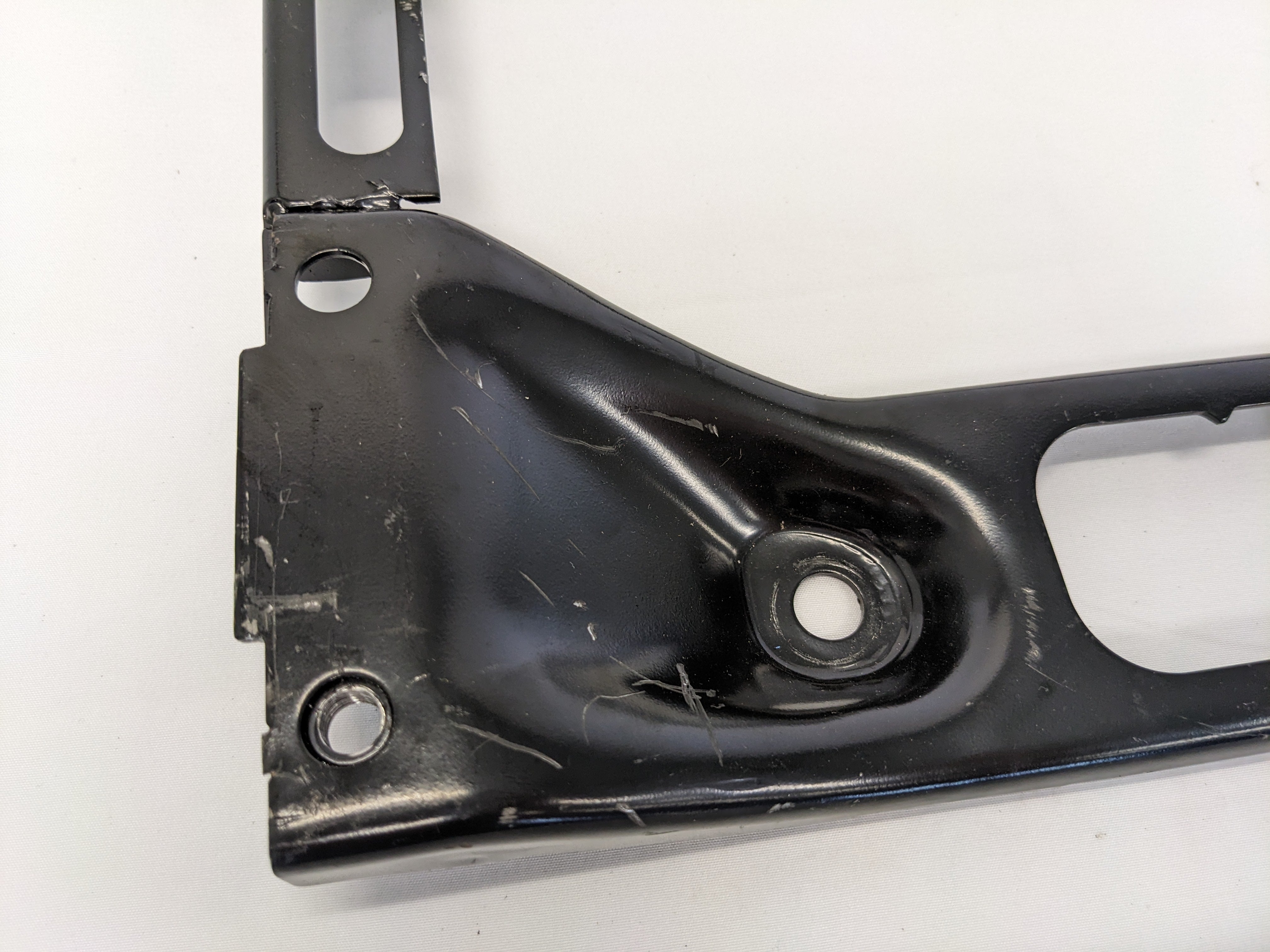 Damaged Freightliner Cascadia ISRI Seat Riser - P/N A18-67987-000 (10085572051260)