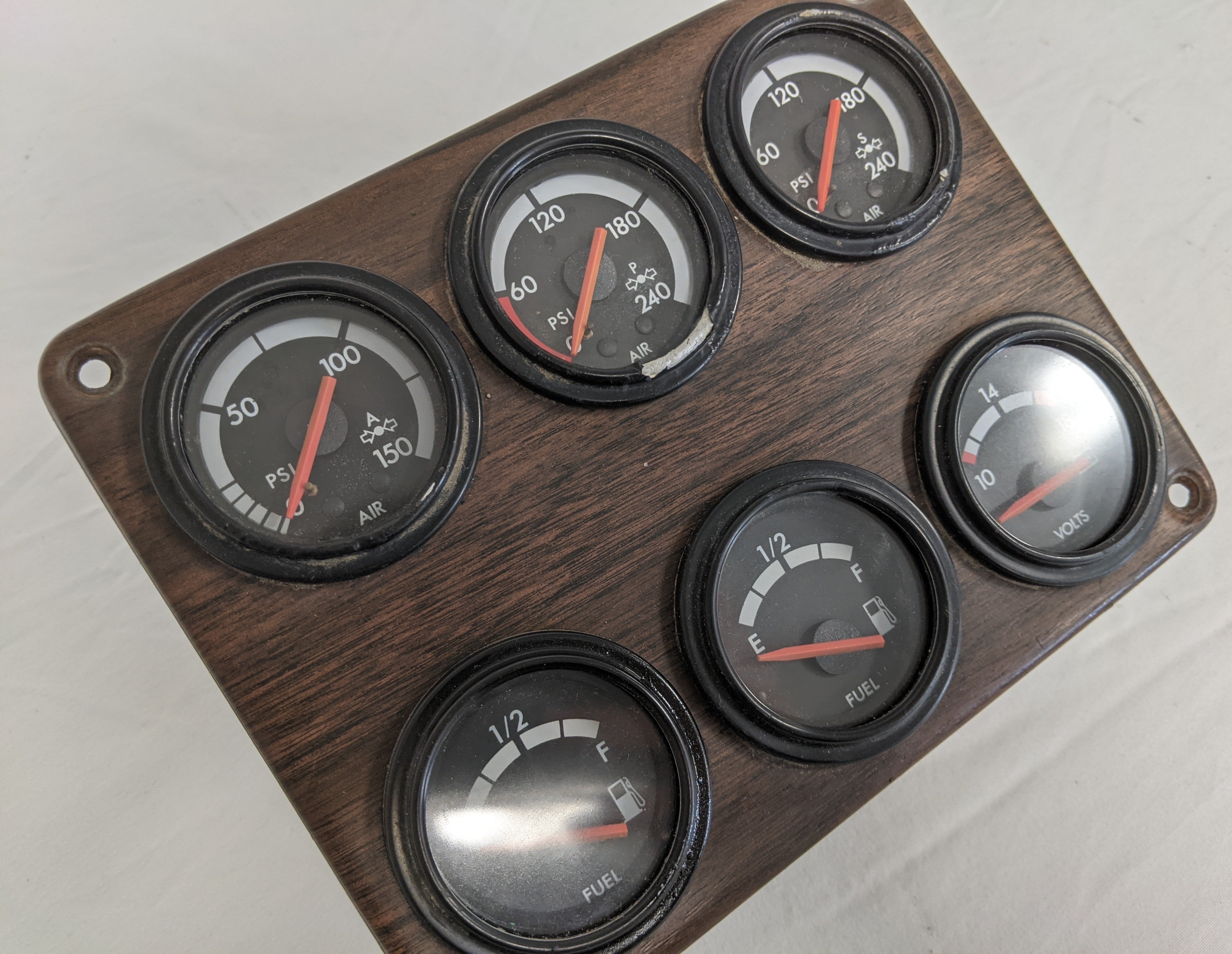 Used Freightliner FLD Woodgrain Dash Panel w/ 6 Black Gauges - P/N 22-20982-002 (9987599302972)