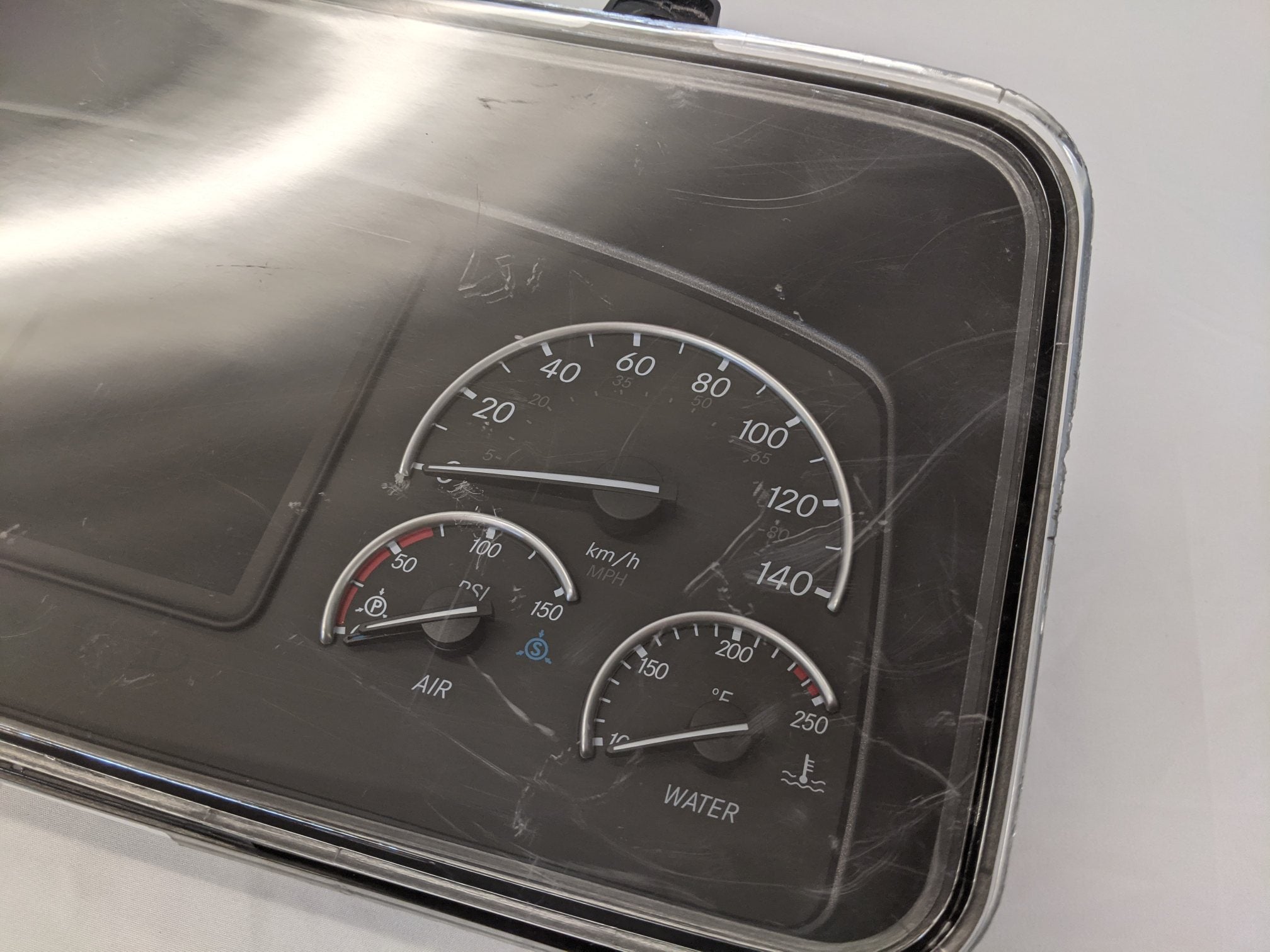 Freightliner Km/Hr. 6 Gauge Speedometer & Tach Cluster - P/N A22-74911-111 (10111997903164)
