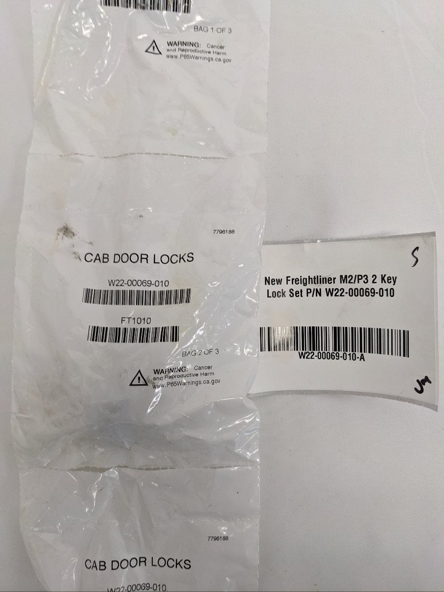 New Freightliner M2/P3 2 Key Lock Set P/N W22-00069-010 (10140682518844)