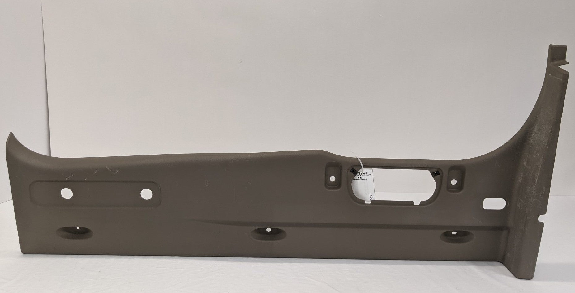 Used Freightliner Cascadia P3 LH B-Pillar Sleeper Trim - P/N A18-59744-000 (10020592320828)