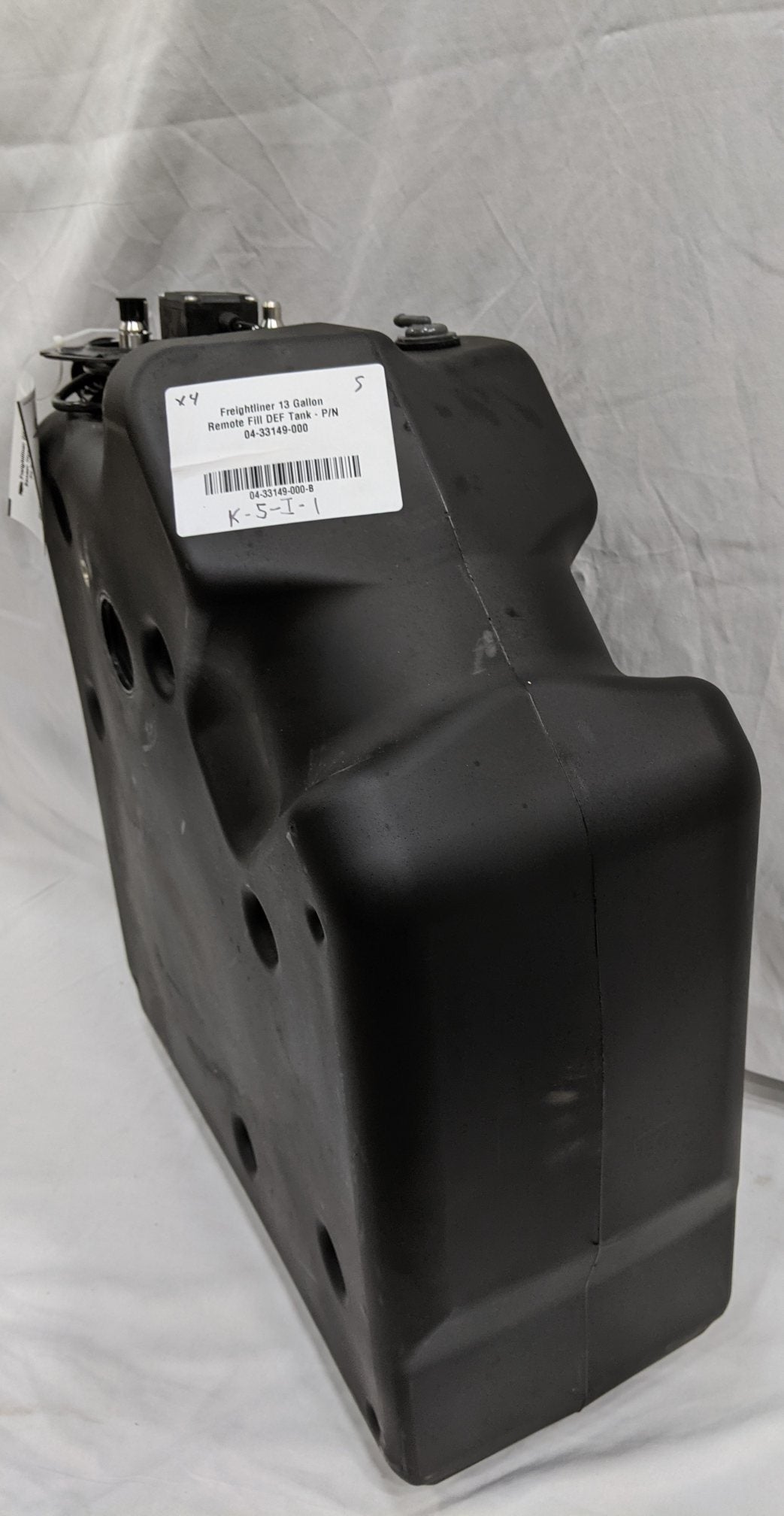 New Freightliner 13 Gal. DEF Tank P/N: 04-33149-000 & Header P/N 04-35959-000 (10116920017212)