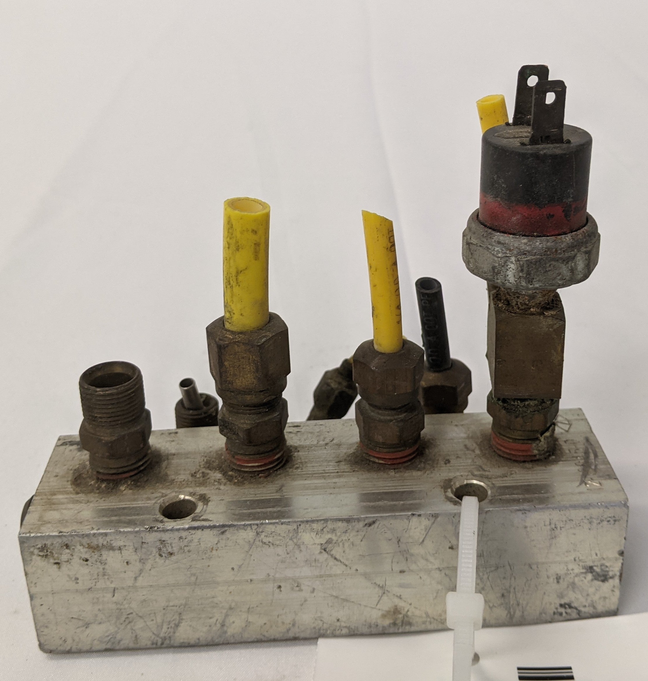 Used Freightliner Constant Air Manifold Junction Block- P/N 12-10945-000 (10029738393916)