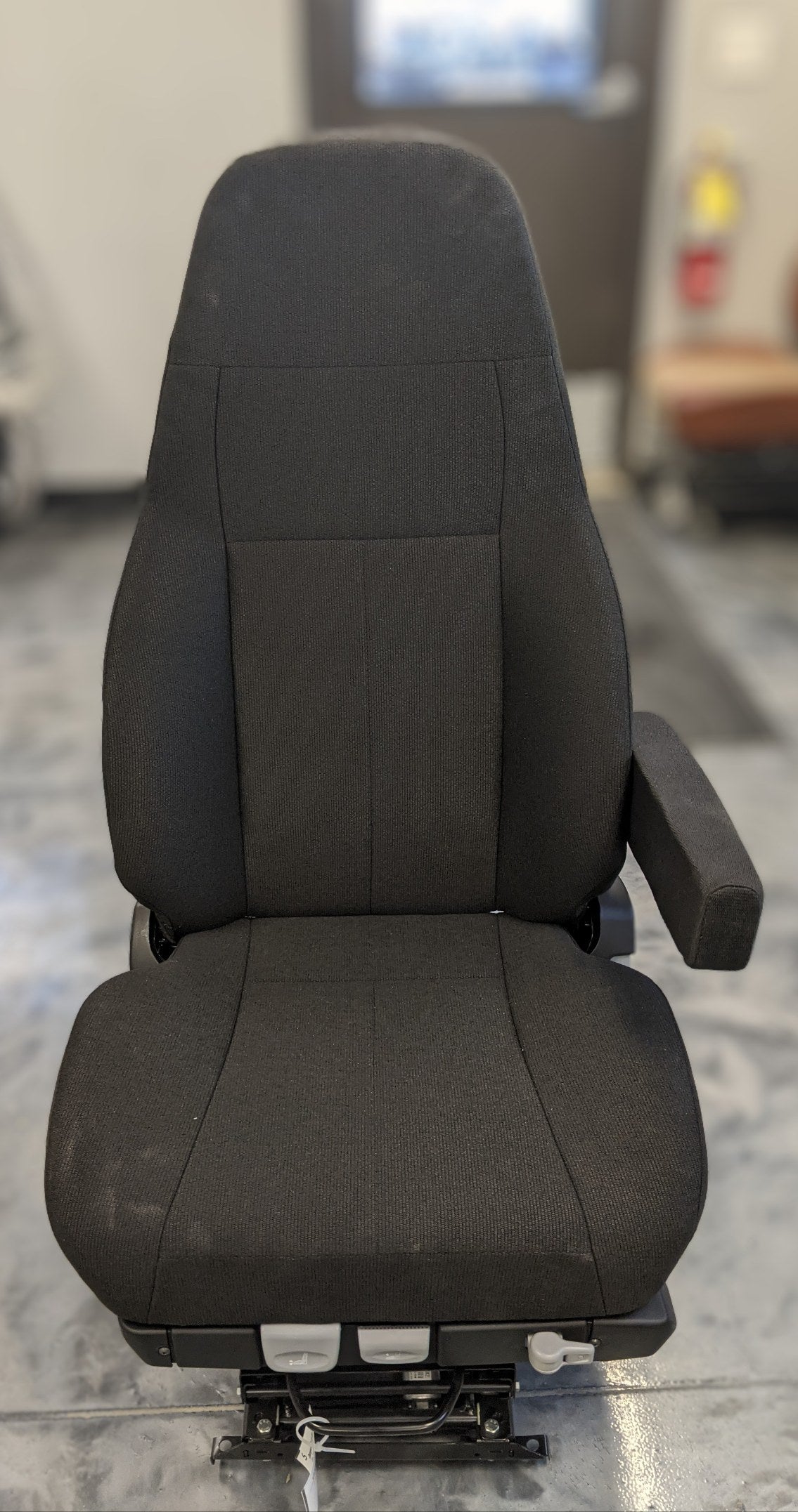 Damaged ISRI  Air Ride 1 Arm 2 Lumbar Black Passenger Seat -P/N ISR 816004 326 (9995468144956)