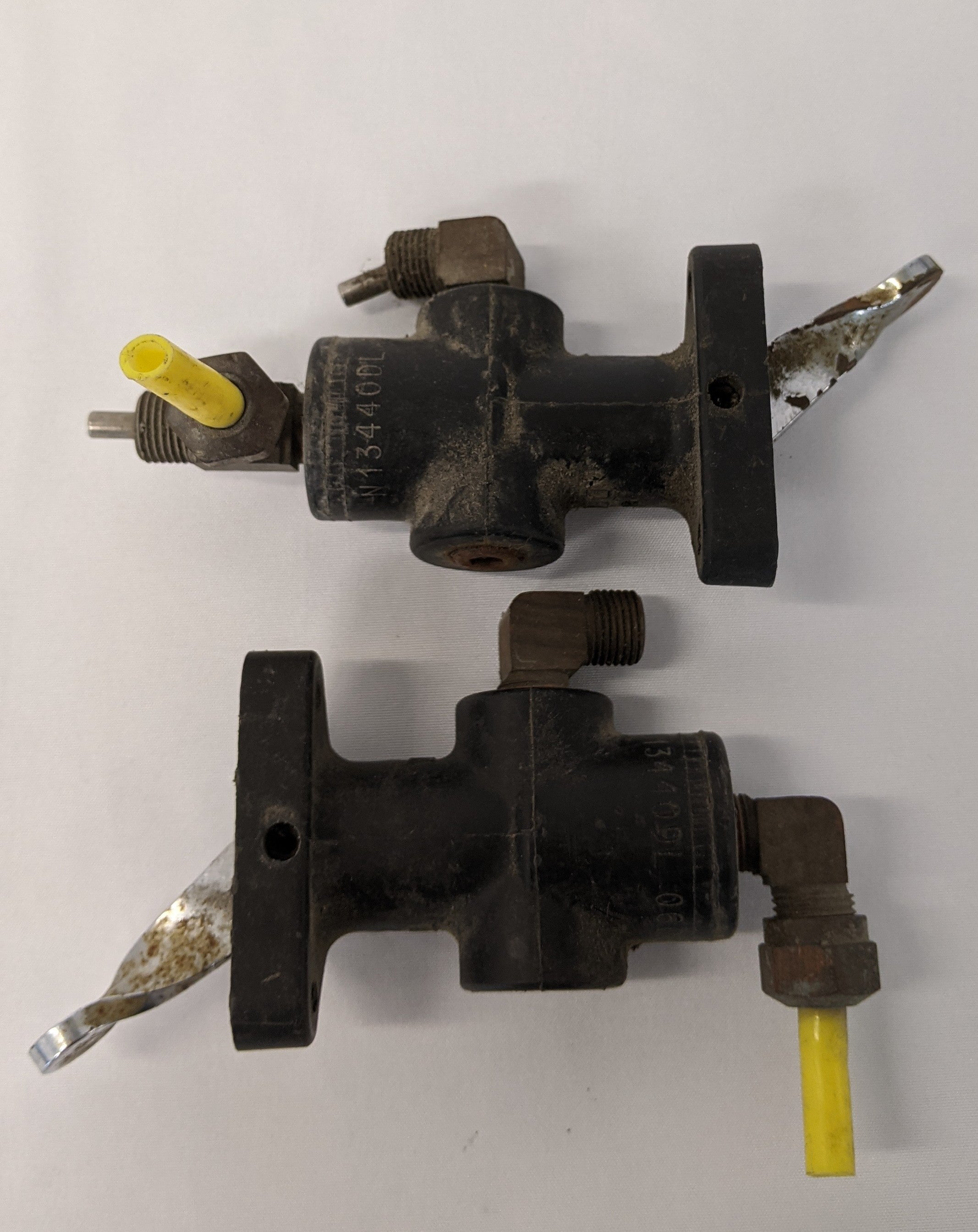 *Lot Of 2* Used Freightliner FLD Air Control Flipper Valve - P/N MID N13440DL (10029497483580)