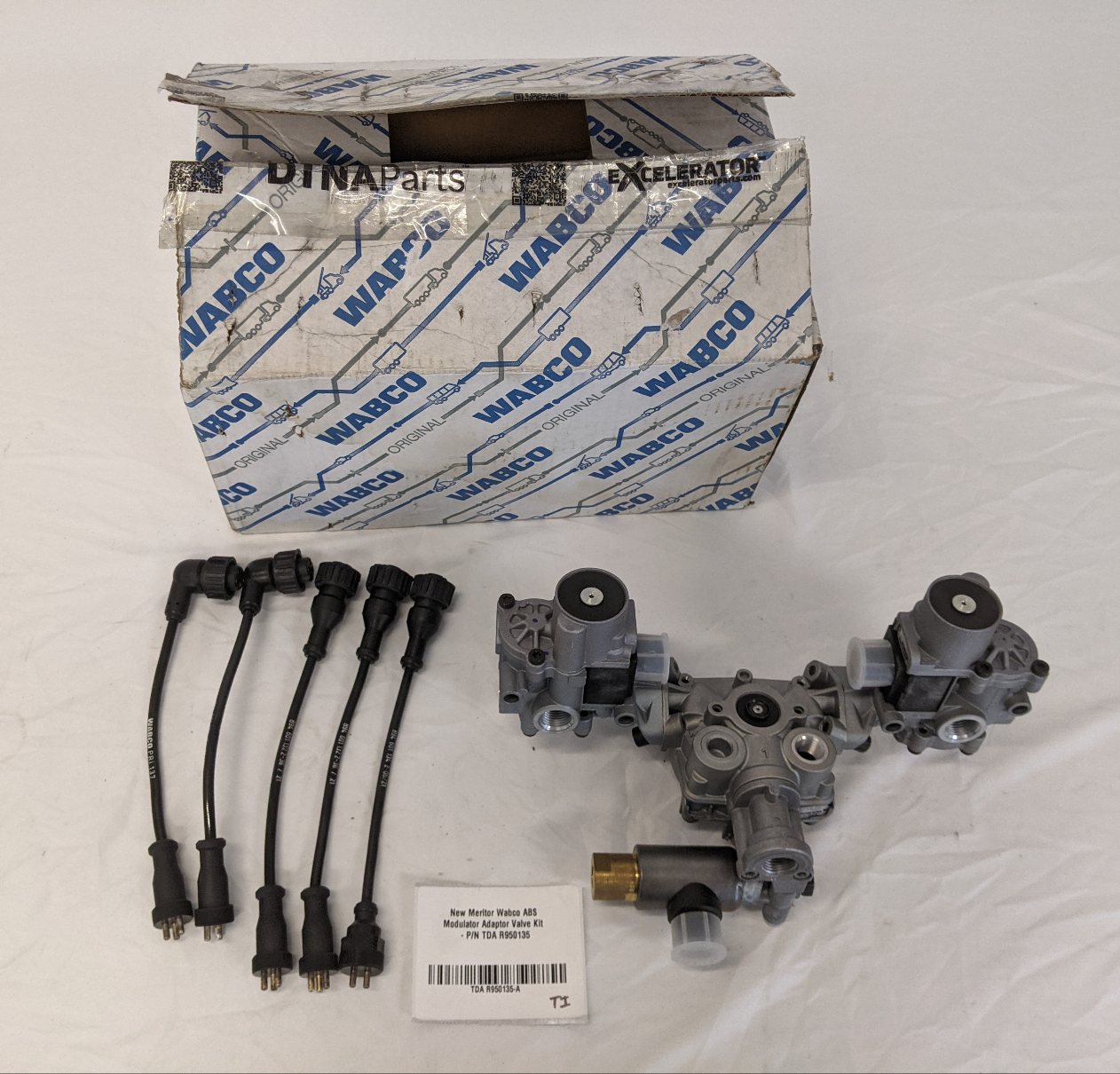 New Meritor Wabco ABS Modulator Adaptor Valve Kit - P/N TDA R950135 (10175013257532)