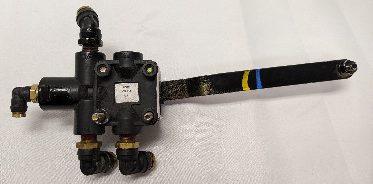 Height Control Leveling Valve Freightliner | 16-14318-000