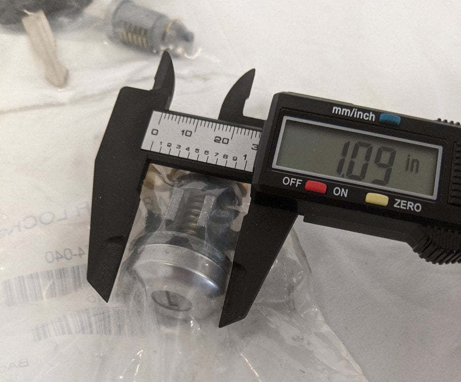 New Freightliner P4 2 Key Lock Set P/N W22-00074-040 (10162900402492)