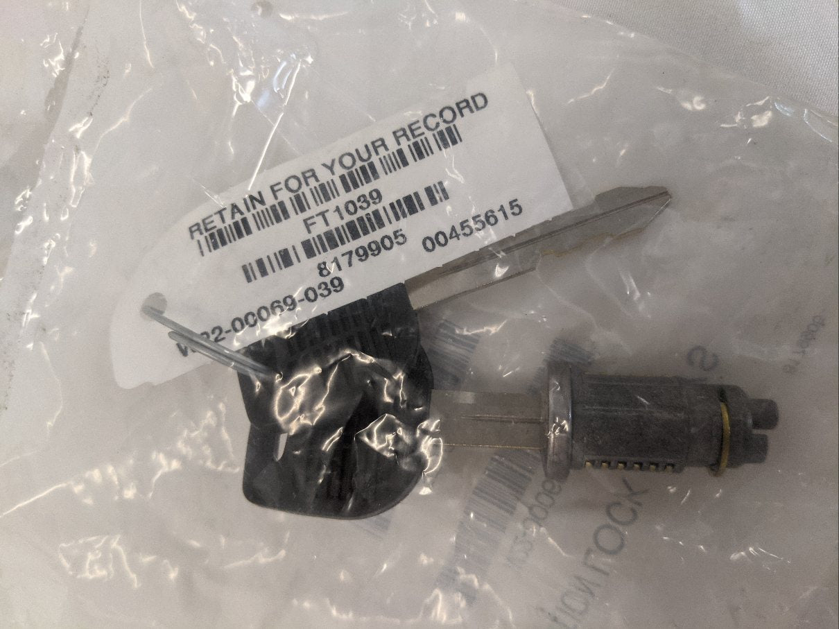 New Freightliner M2/P3 2 Key Lock Set P/N W22-00069-039 (10162836078908)