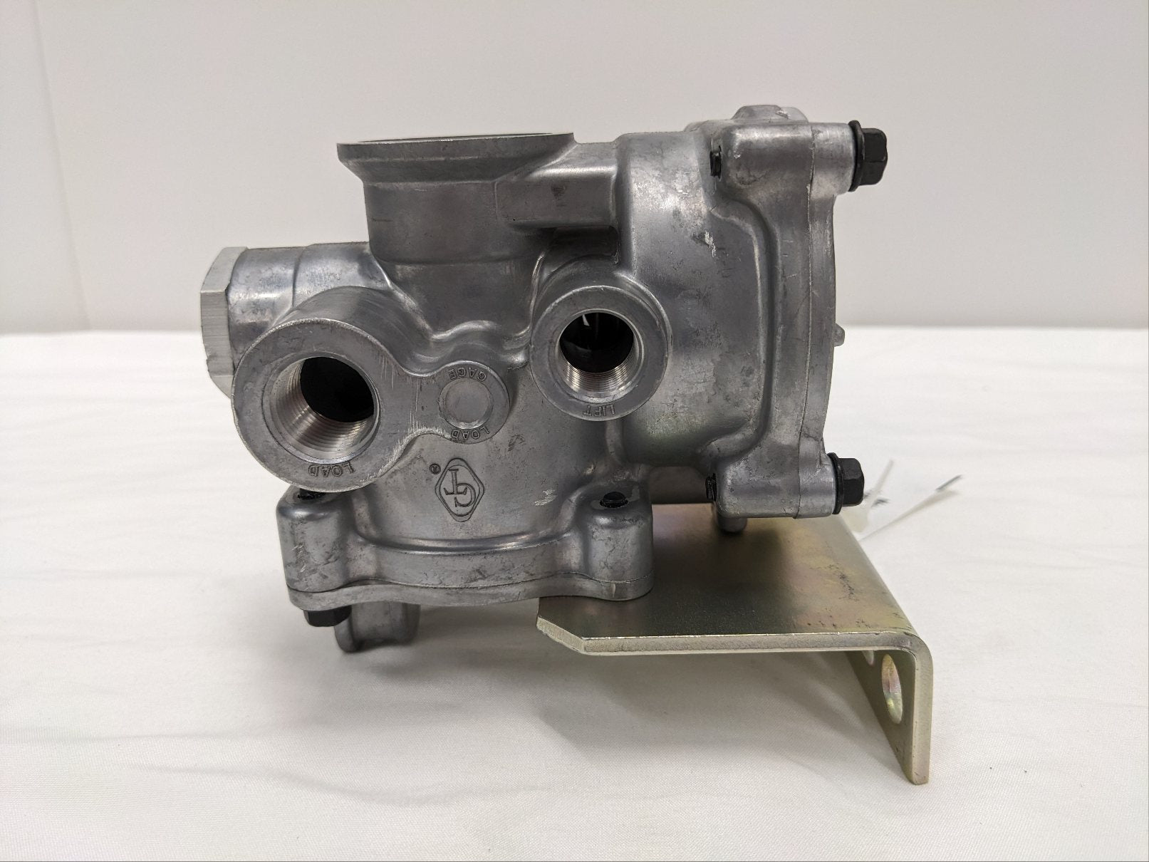 Norgren Multi-Purpose Hydraulic Lift Axle Control Valve Module - P/N 21075081 (9937769201980)