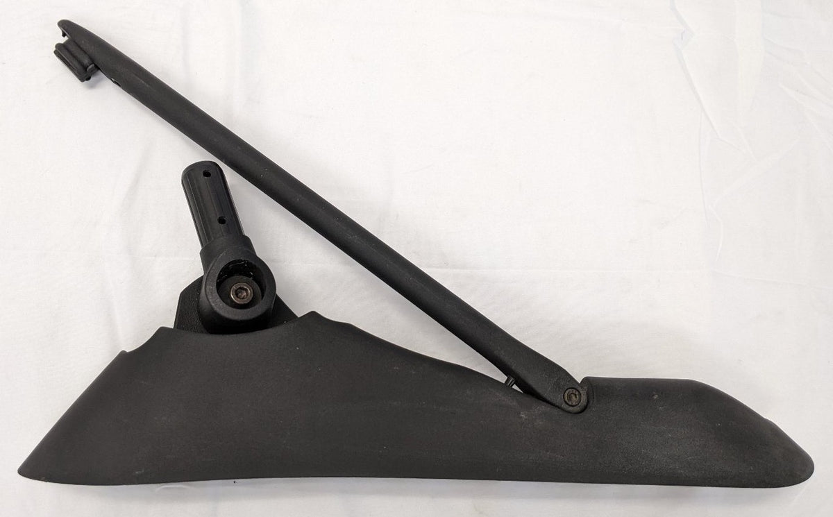 International RH Upper Mirror Holder Bracket | 2509069C91