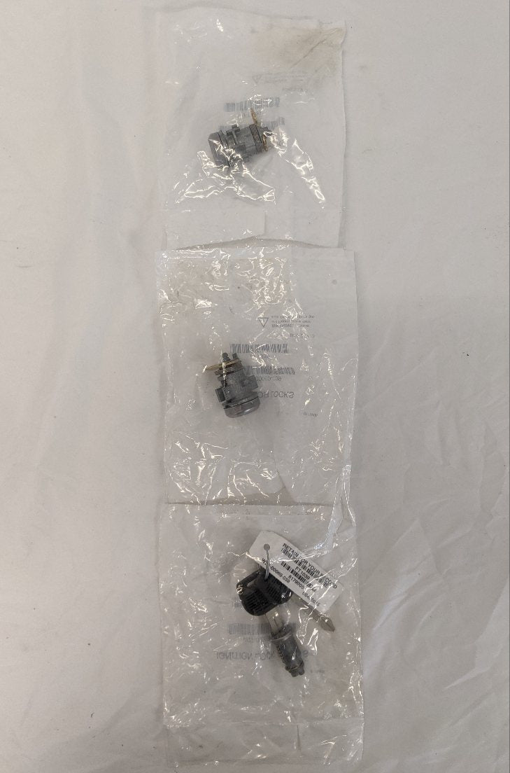 New Freightliner M2/P3 2 Key Lock Set P/N W22-00069-039 (10162836078908)