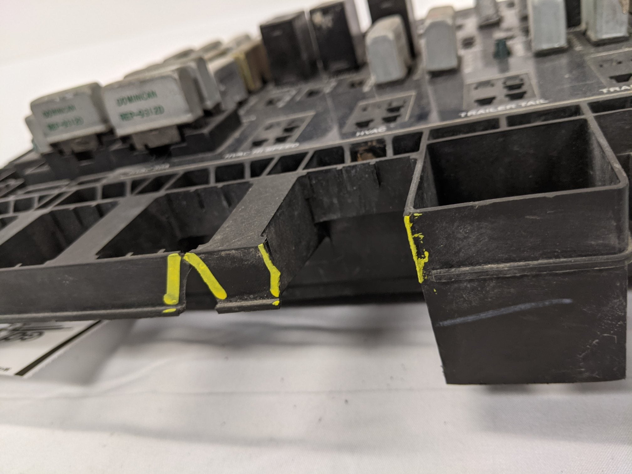 Damaged Freightliner Columbia, Coronado PDM Fuse Box -P/N A06-33254-000 (10041053511996)