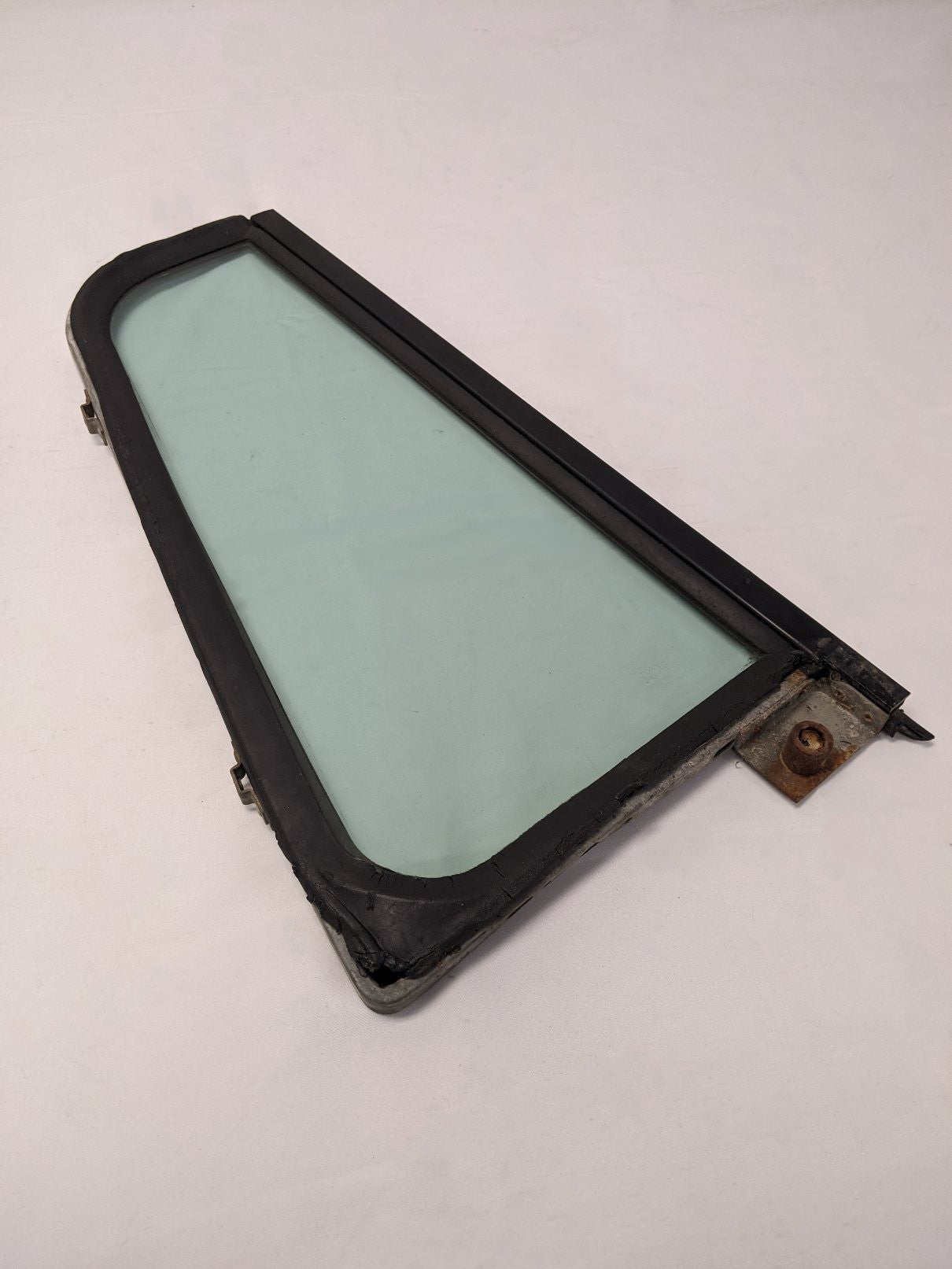 A18-27824-000 - Freightliner FLD LH Fixed Vent Window Glass (used)