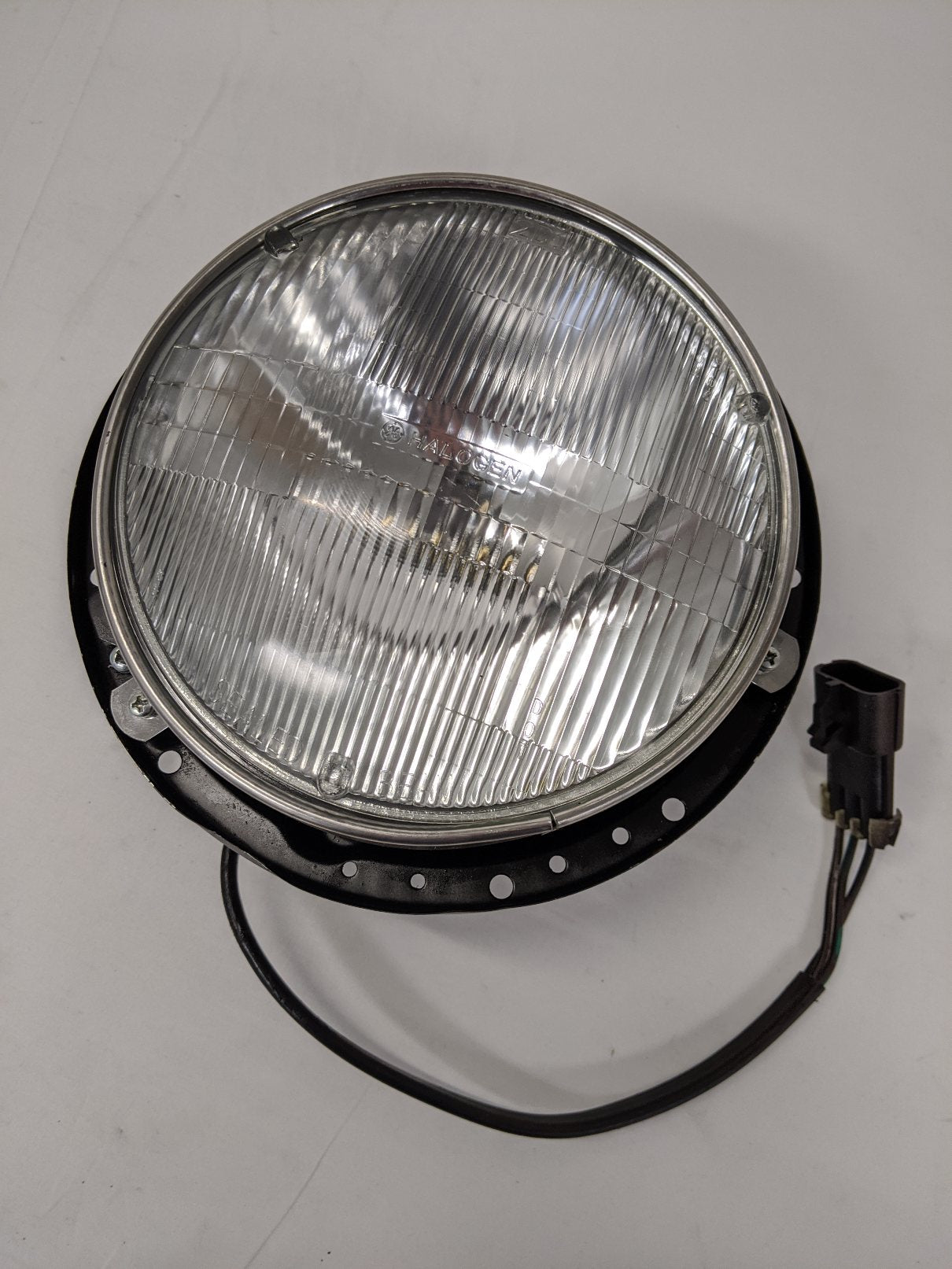 Freightliner Left Hand Round 7 Inch Assembly Headlight - P/N A06-49321-000 (10162183242044)