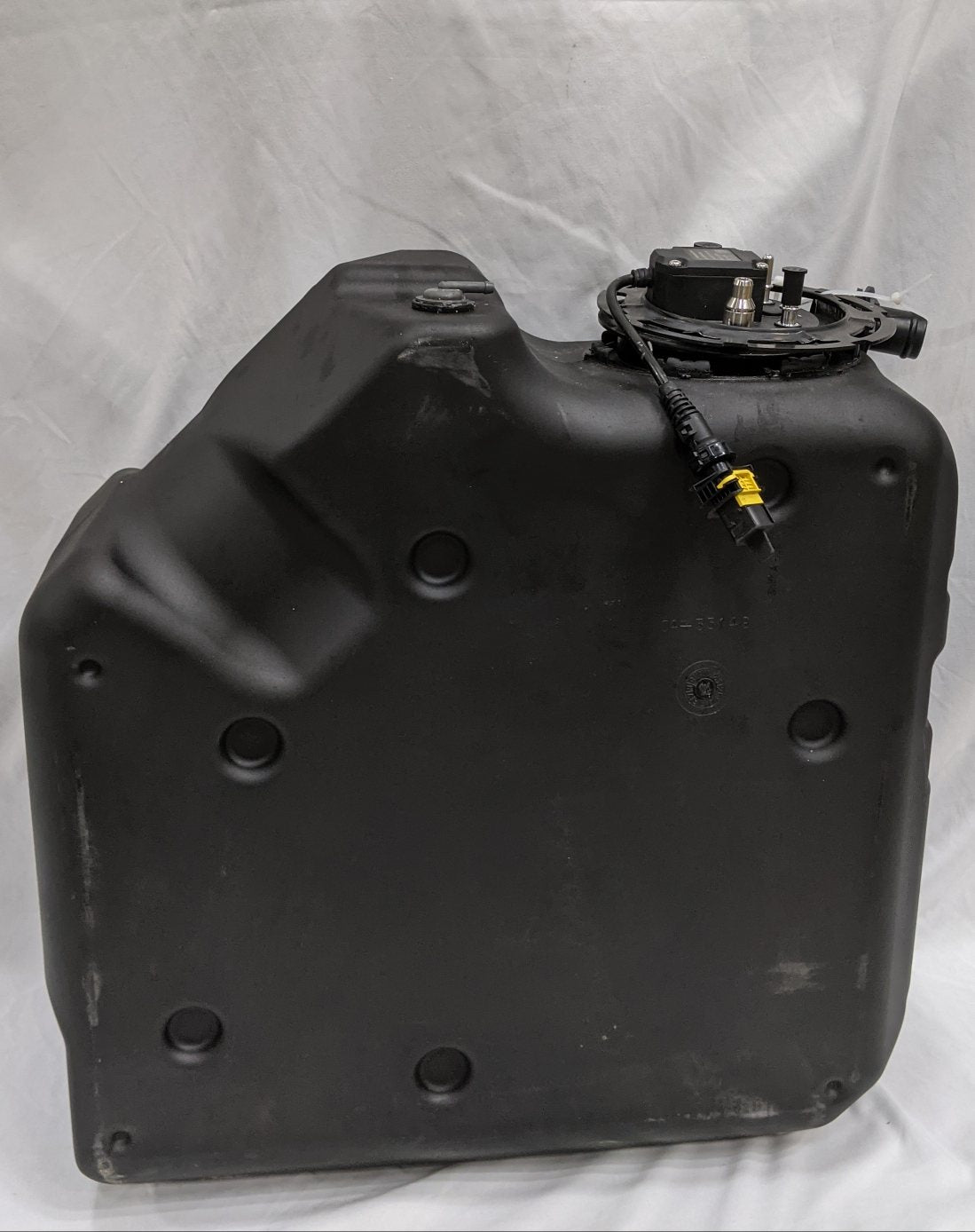 New Freightliner 13 Gal. DEF Tank P/N: 04-33149-000 & Header P/N 04-35959-000 (10116920017212)