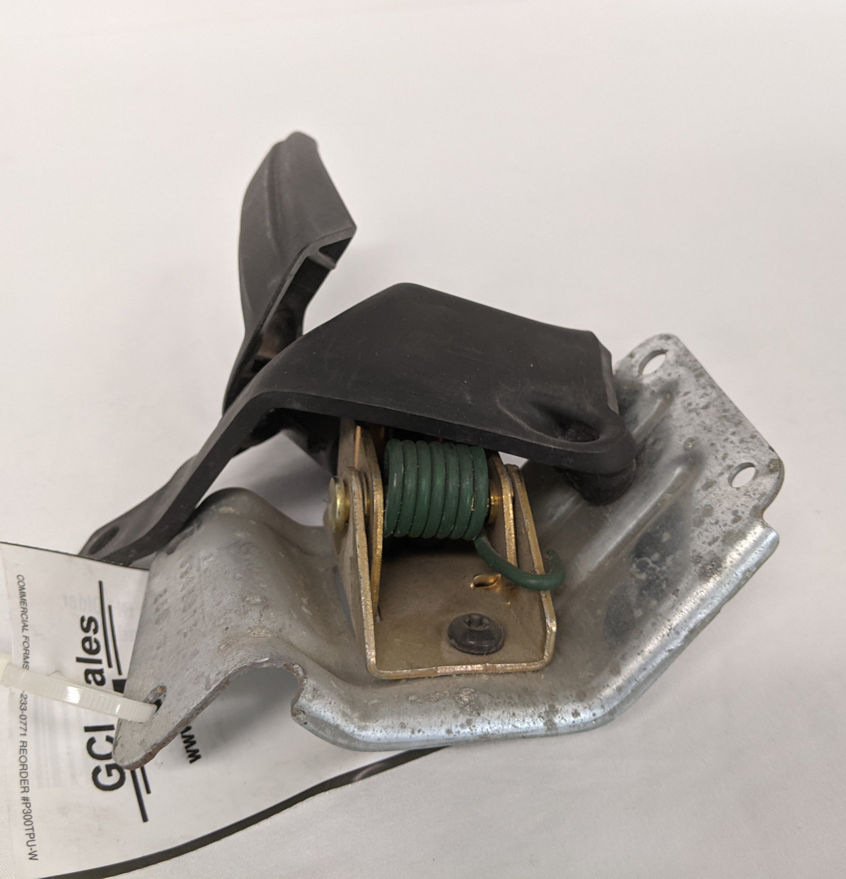 Used Freightliner Cascadia P3 RH Older Style Interior Door Handle - P/N 16915372 (9907081183548)