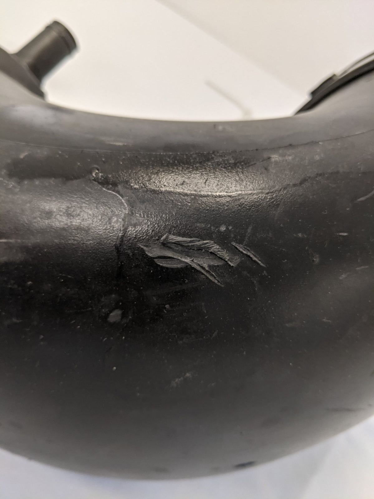 Used FTL Detroit DD13 12L HDEP Molded Air Intake Pipe w/ Elbow -P/N 03-37737-000 (10041320014140)