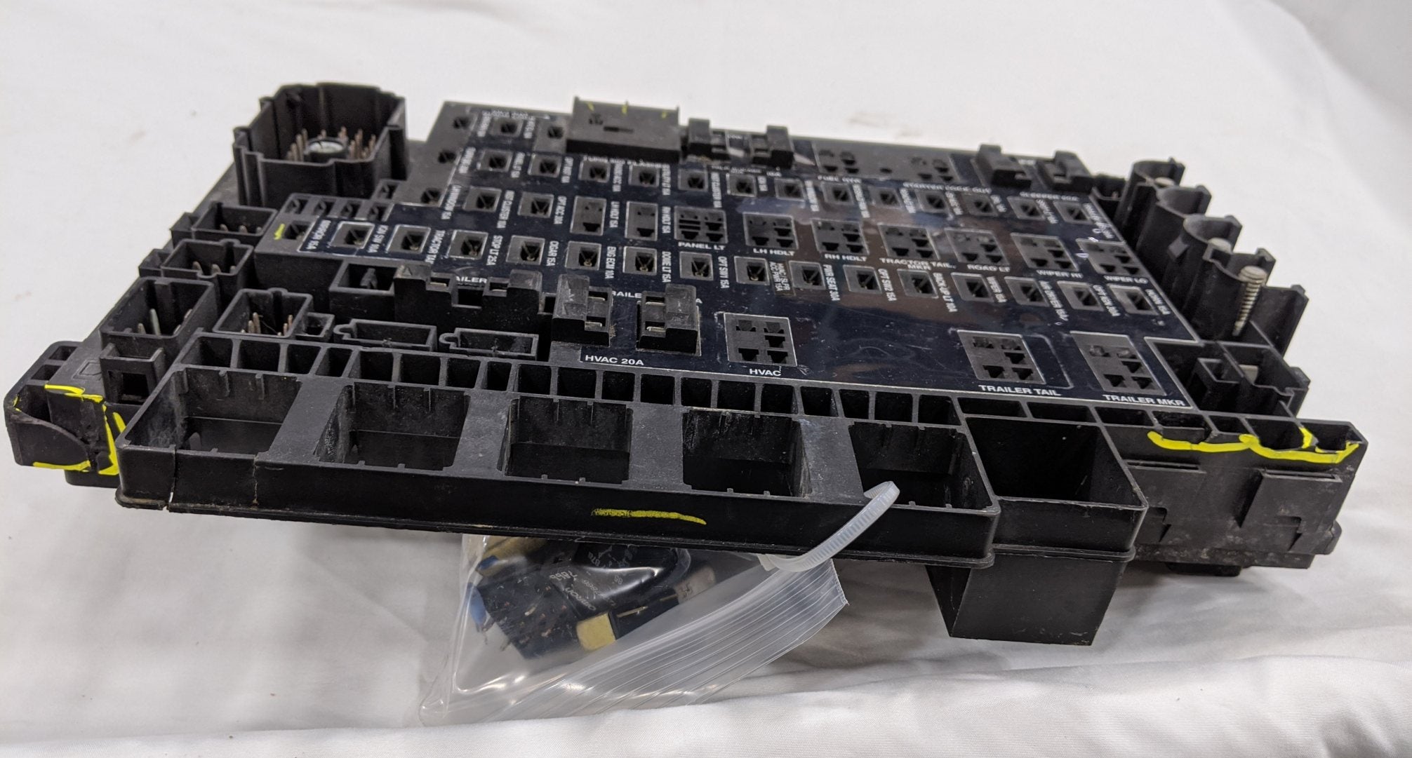 Damaged Freightliner Columbia, Coronado FLX PDM Fuse Box - P/N A06-40943-000 (10031024111932)