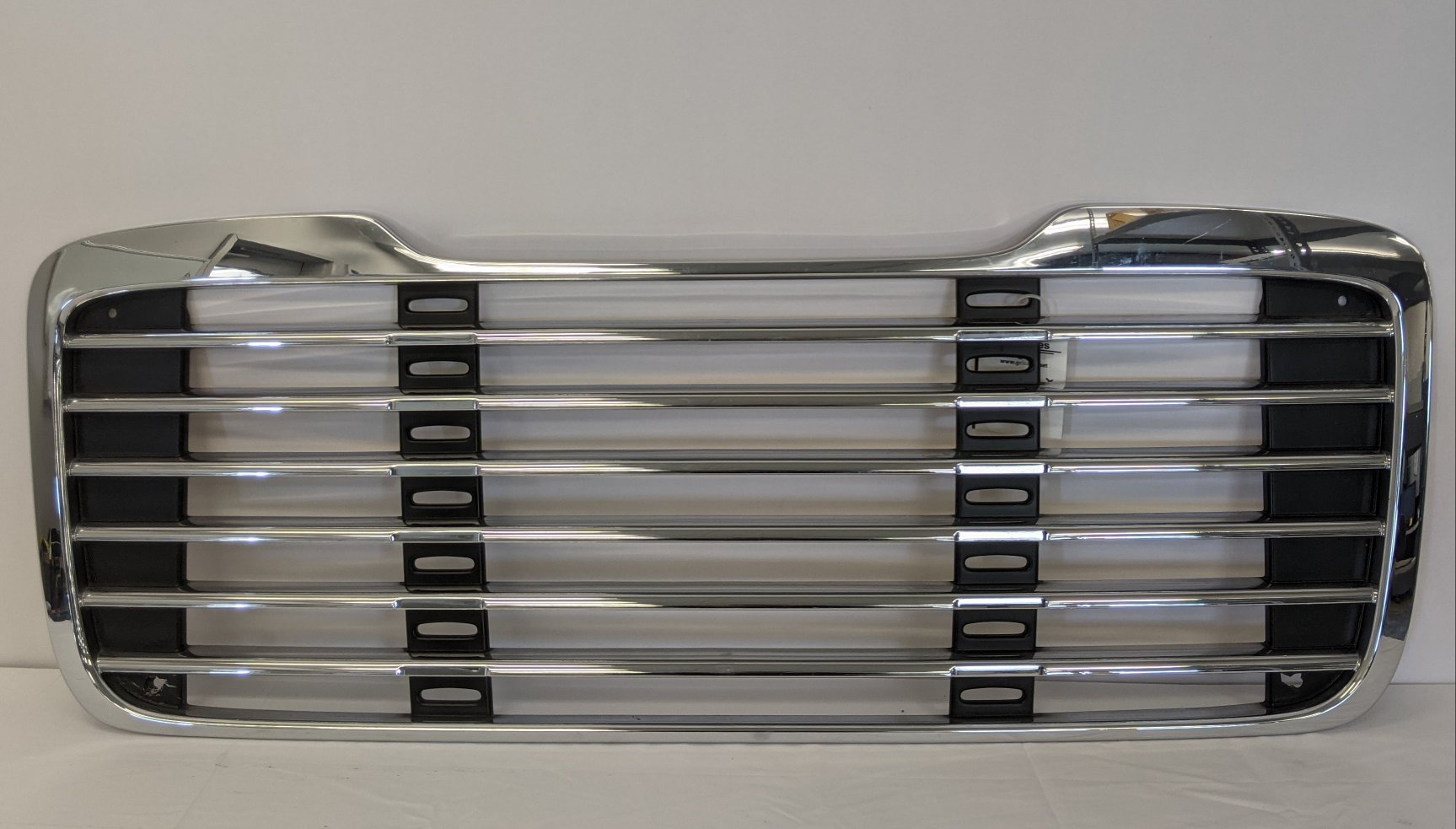 Damaged Freightliner OEM M2 106 / 112 Chrome Plated Grille - P/N 17-14787-001 (6558257578070)