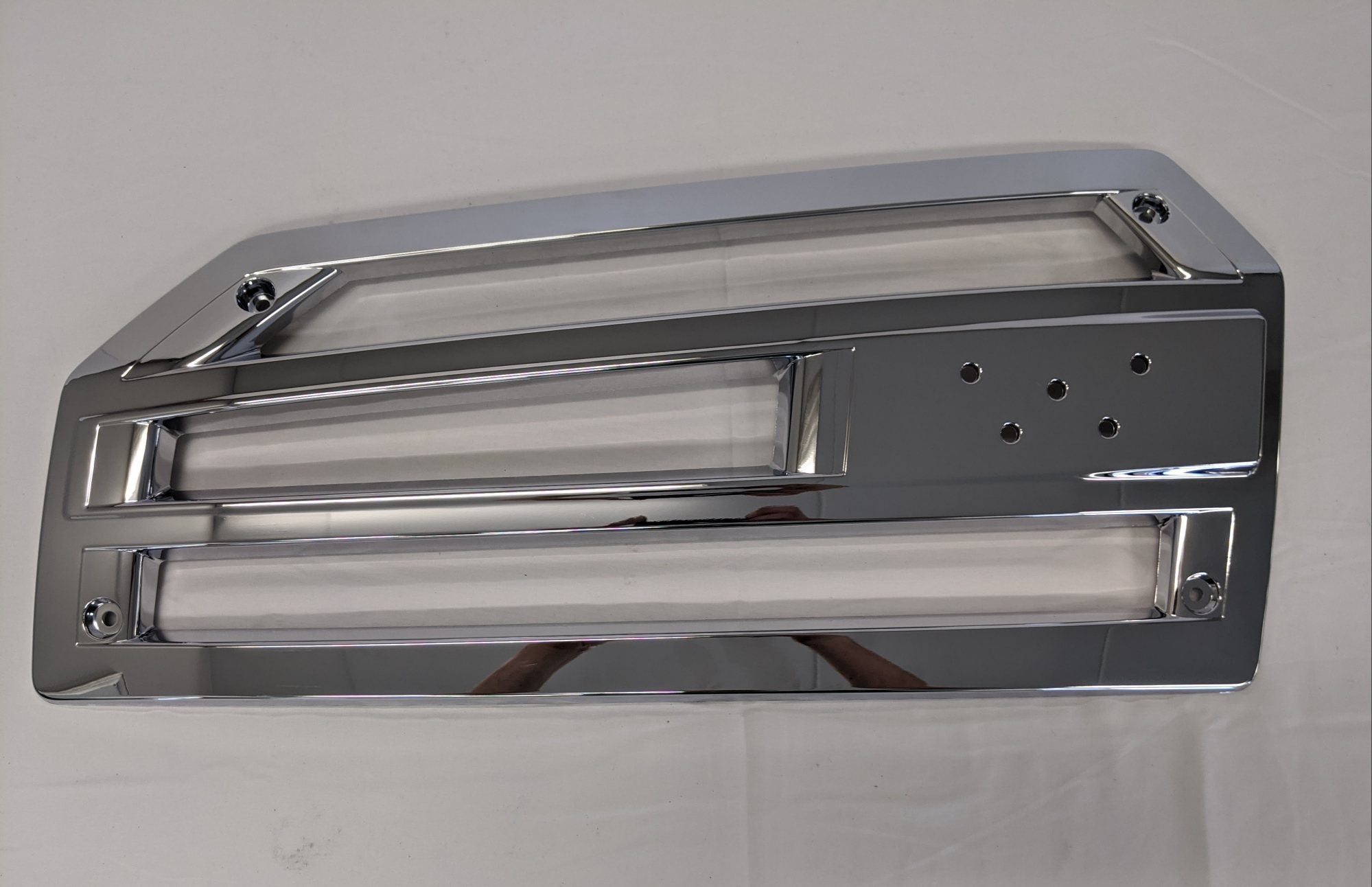 Western Star 4700 LH Air Intake Bezel w/o Logo - P/N 17-19332-000 (6727674691670)