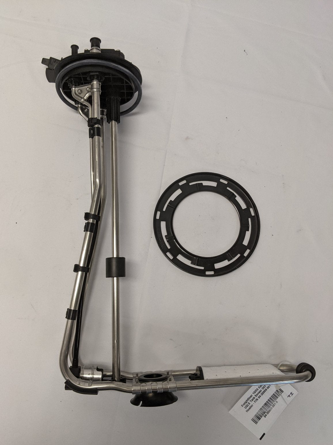 Freightliner 23 Gal. Standard Fill DEF Tank A04-34274-007 w/ Header 04-35959-001