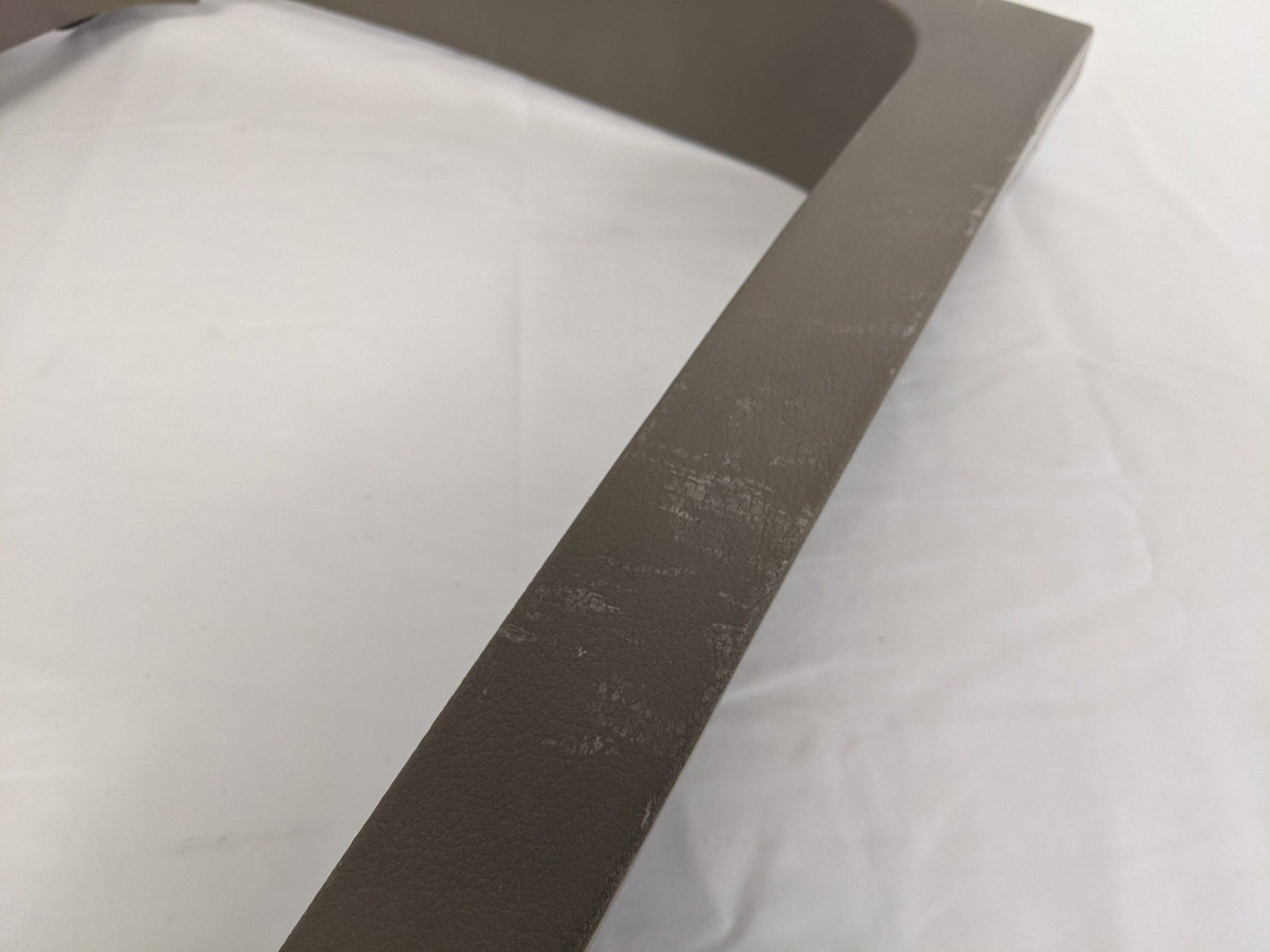 Used Freightliner Cascadia P3 72" SLPR RH Cabinet TV Fascia - P/N A18-59441-000 (9927933296956)