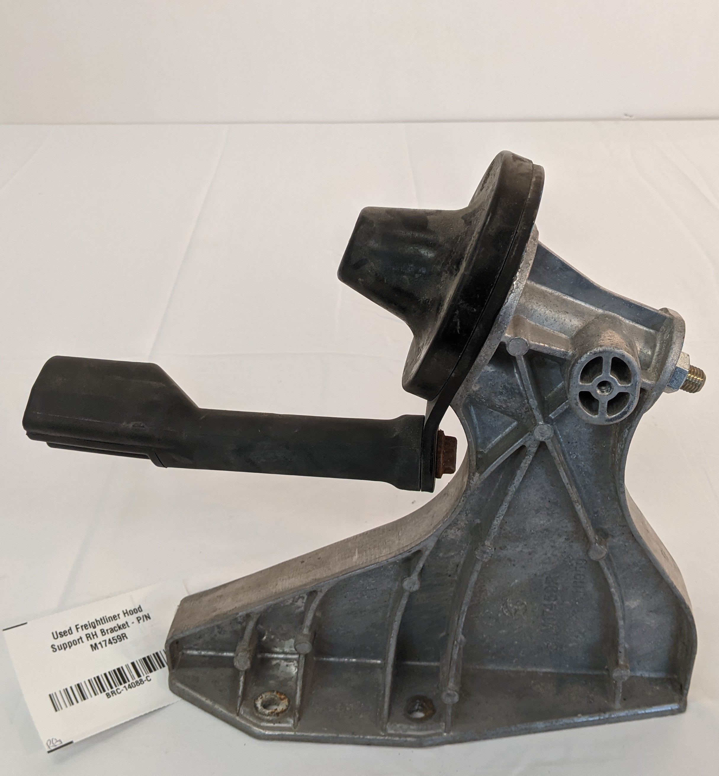 Used Freightliner Hood Support RH Bracket - P/N M17459R (10058439917884)